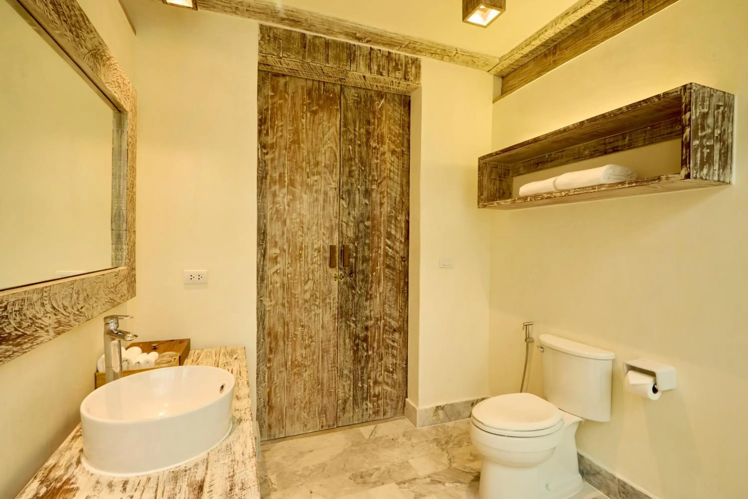 Toilet, Bathroom in Dinso Resort & Villas Phuket an IHG Hotel