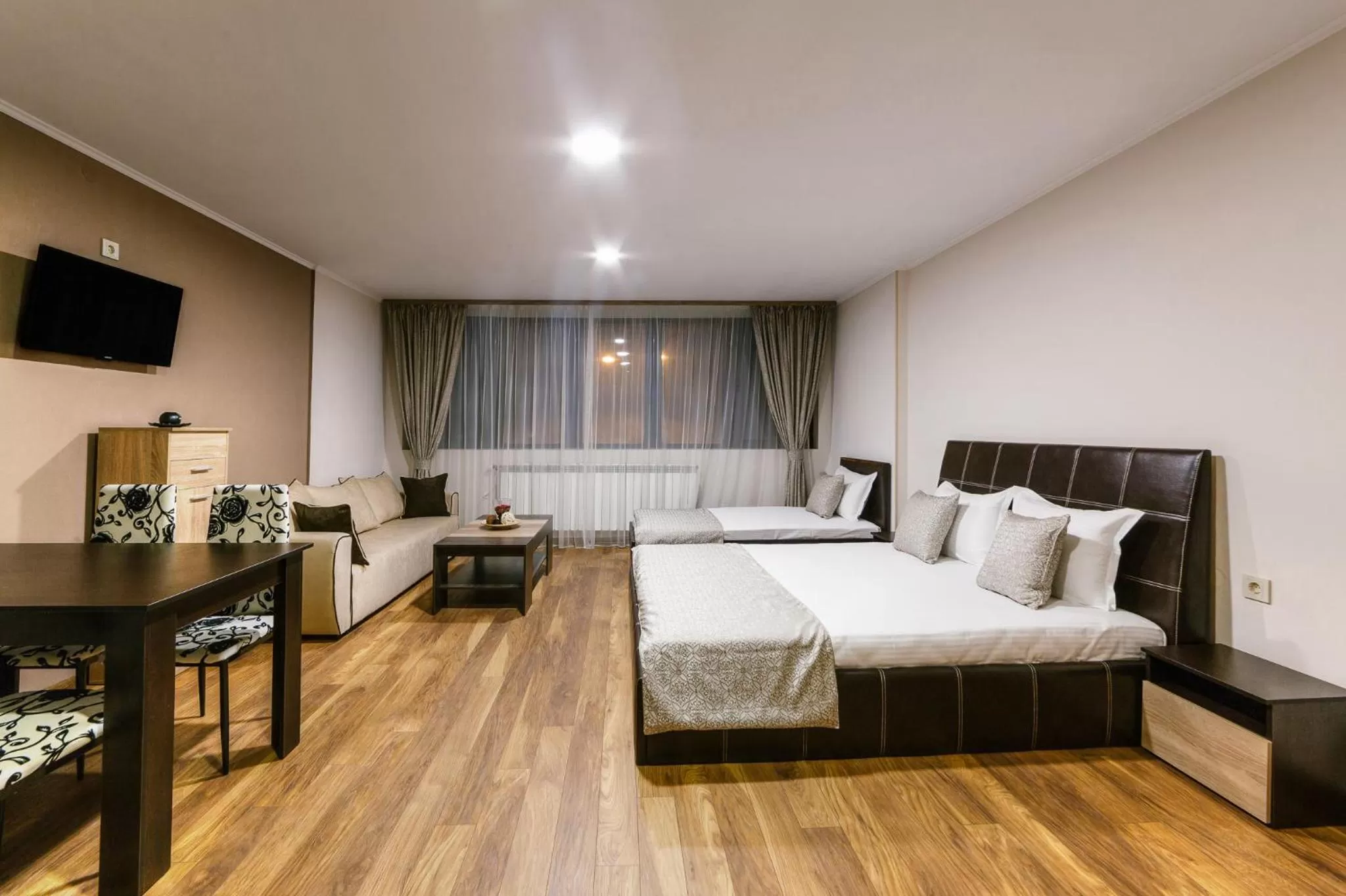 Photo of the whole room, Bed in Family Hotel Ring & Thermal