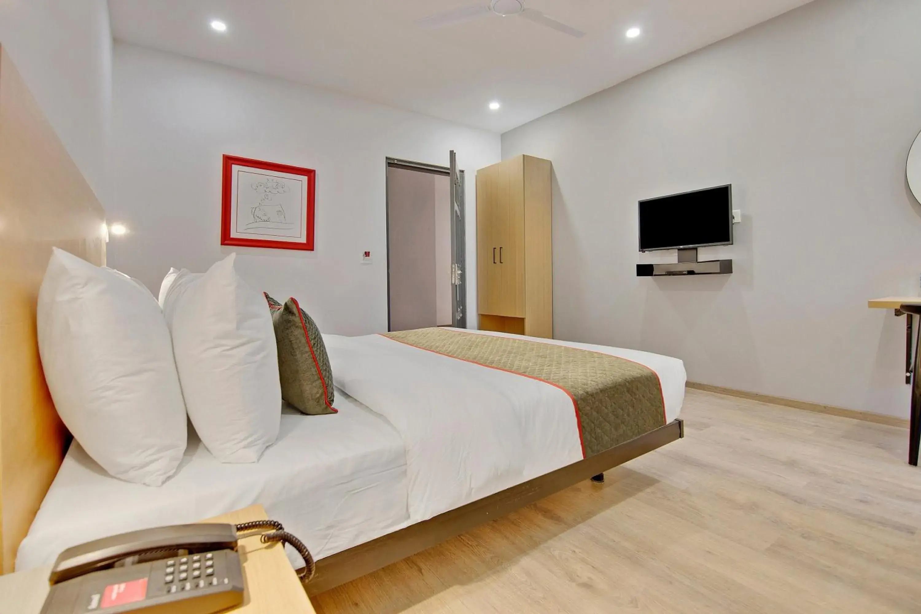 Other, Bed in Townhouse 204 Sector 49 Near Logix city centre