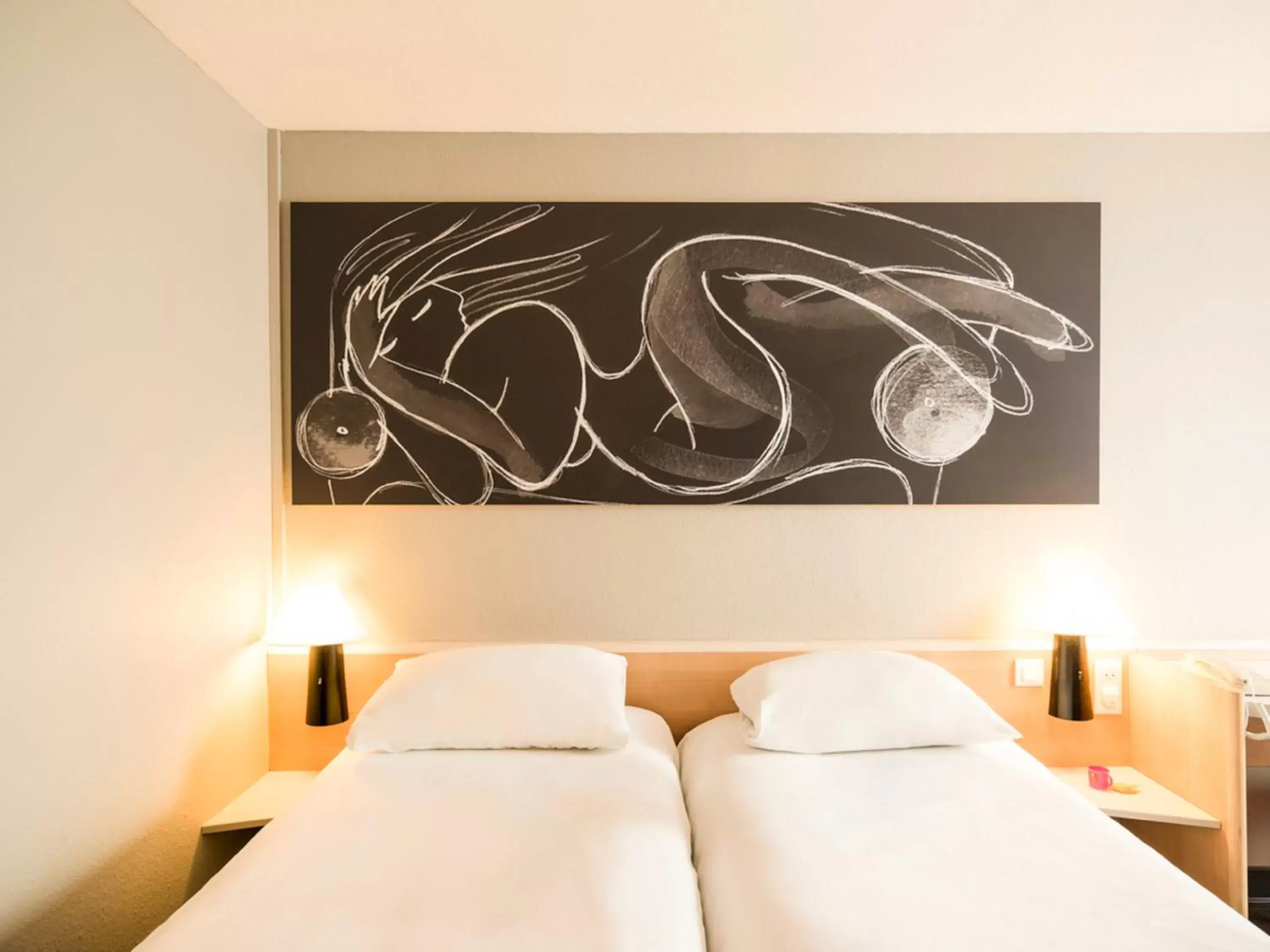 Bedroom, Bed in ibis Villepinte Parc des Expositions