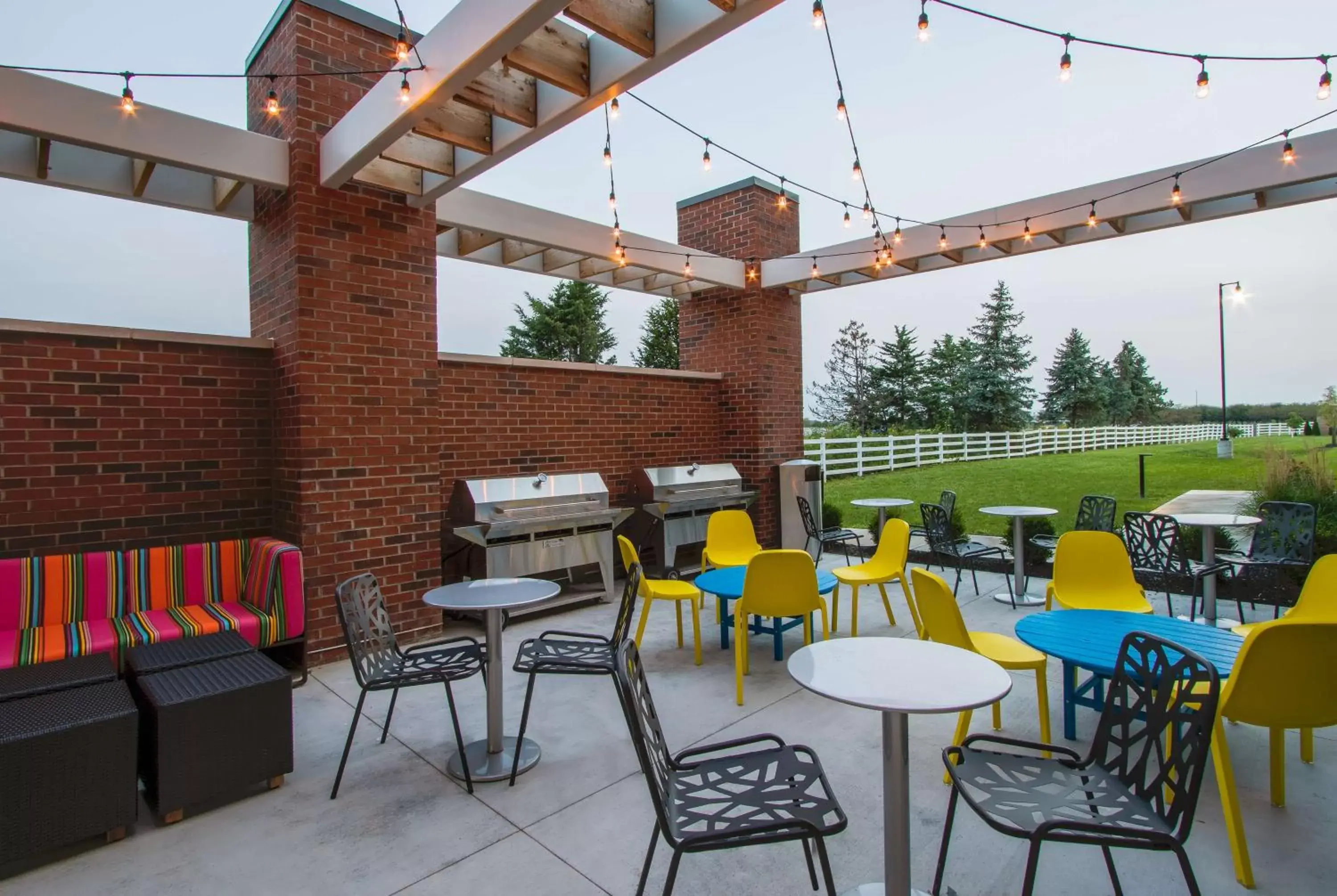 Patio, Restaurant/Places to Eat in Home2 Suites By Hilton Grove City Columbus