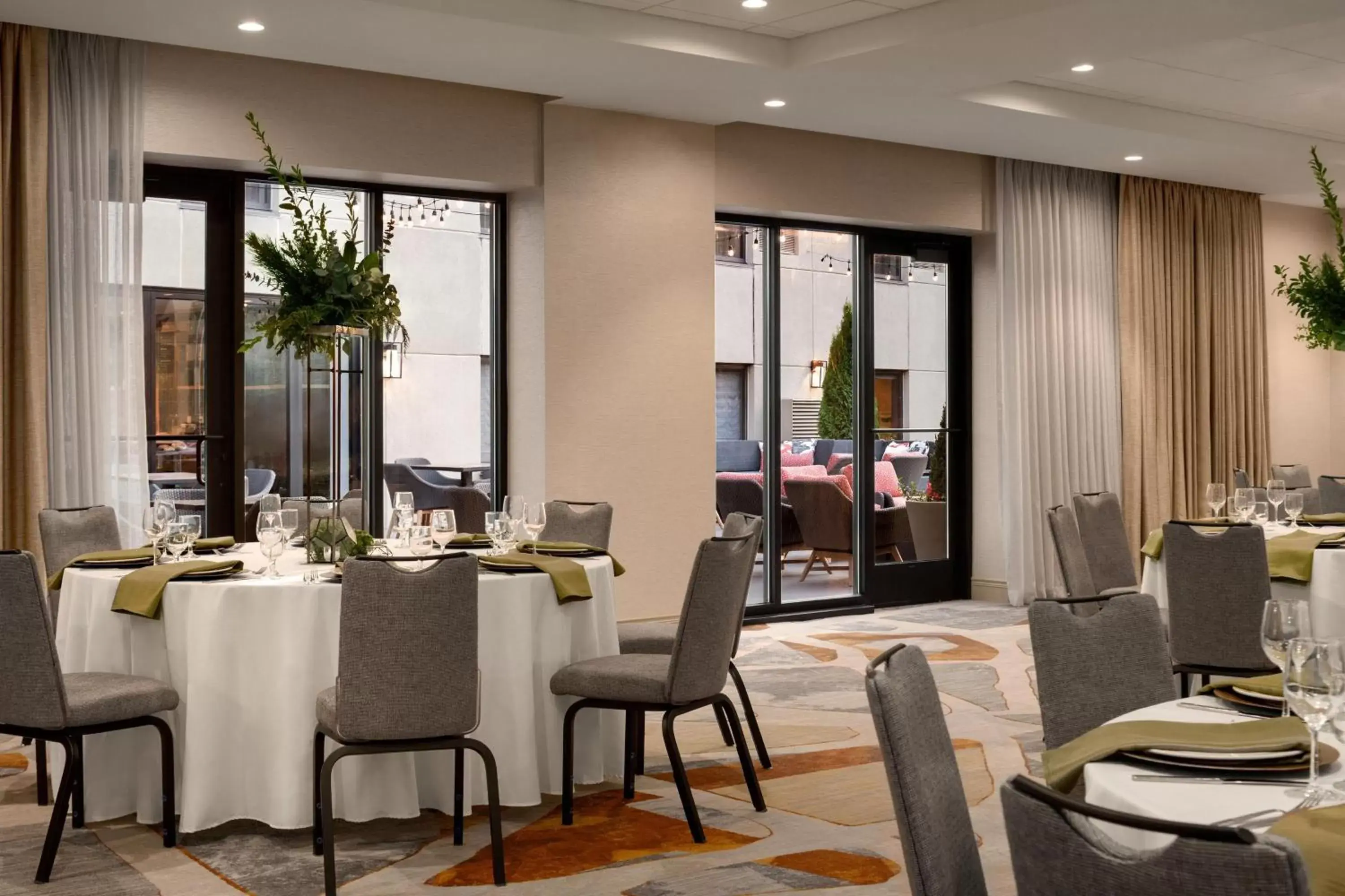 Banquet/Function facilities, Restaurant/Places to Eat in Sheraton Madison Hotel