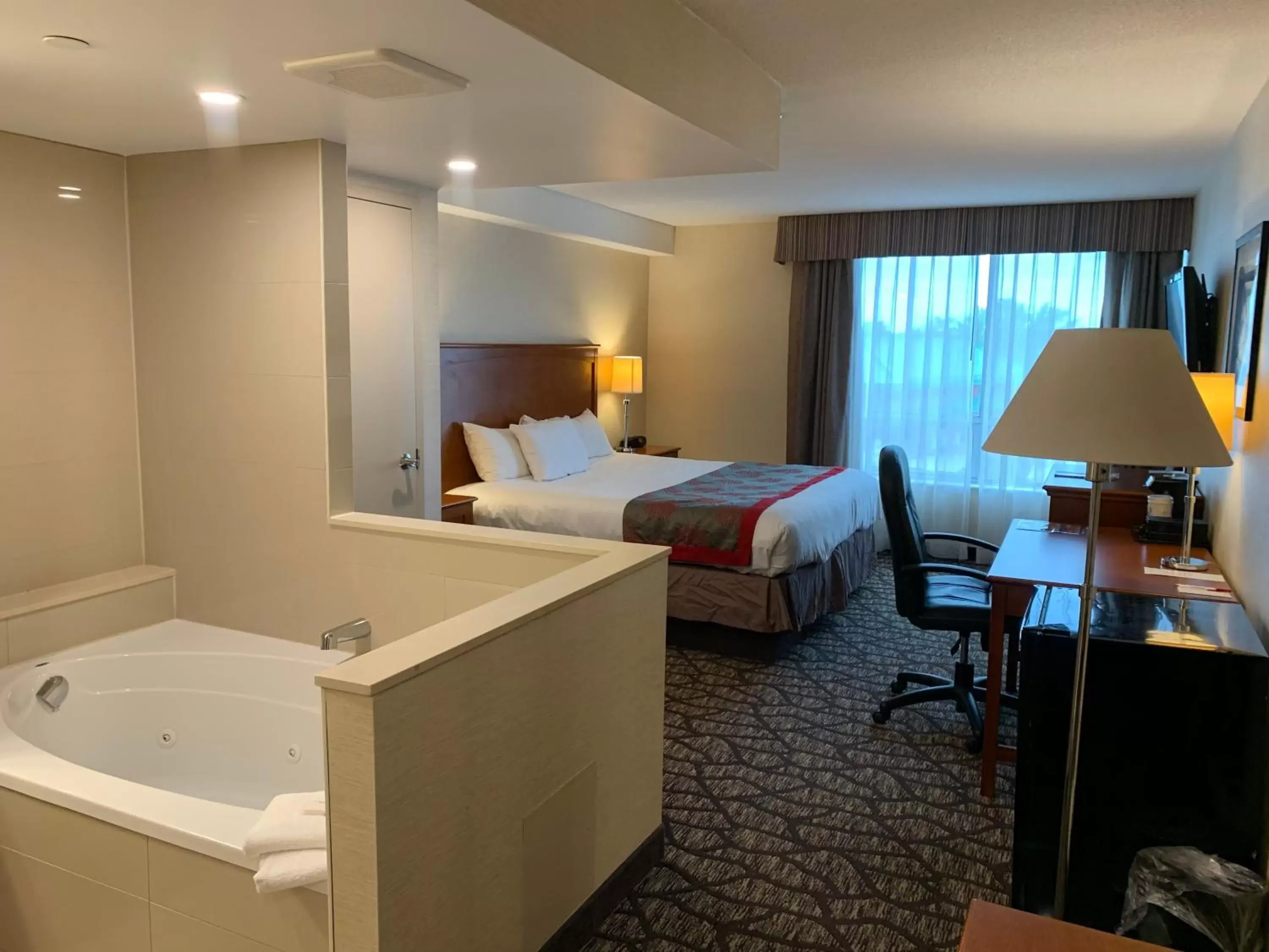 Photo of the whole room in Ramada by Wyndham Niagara Falls by the River