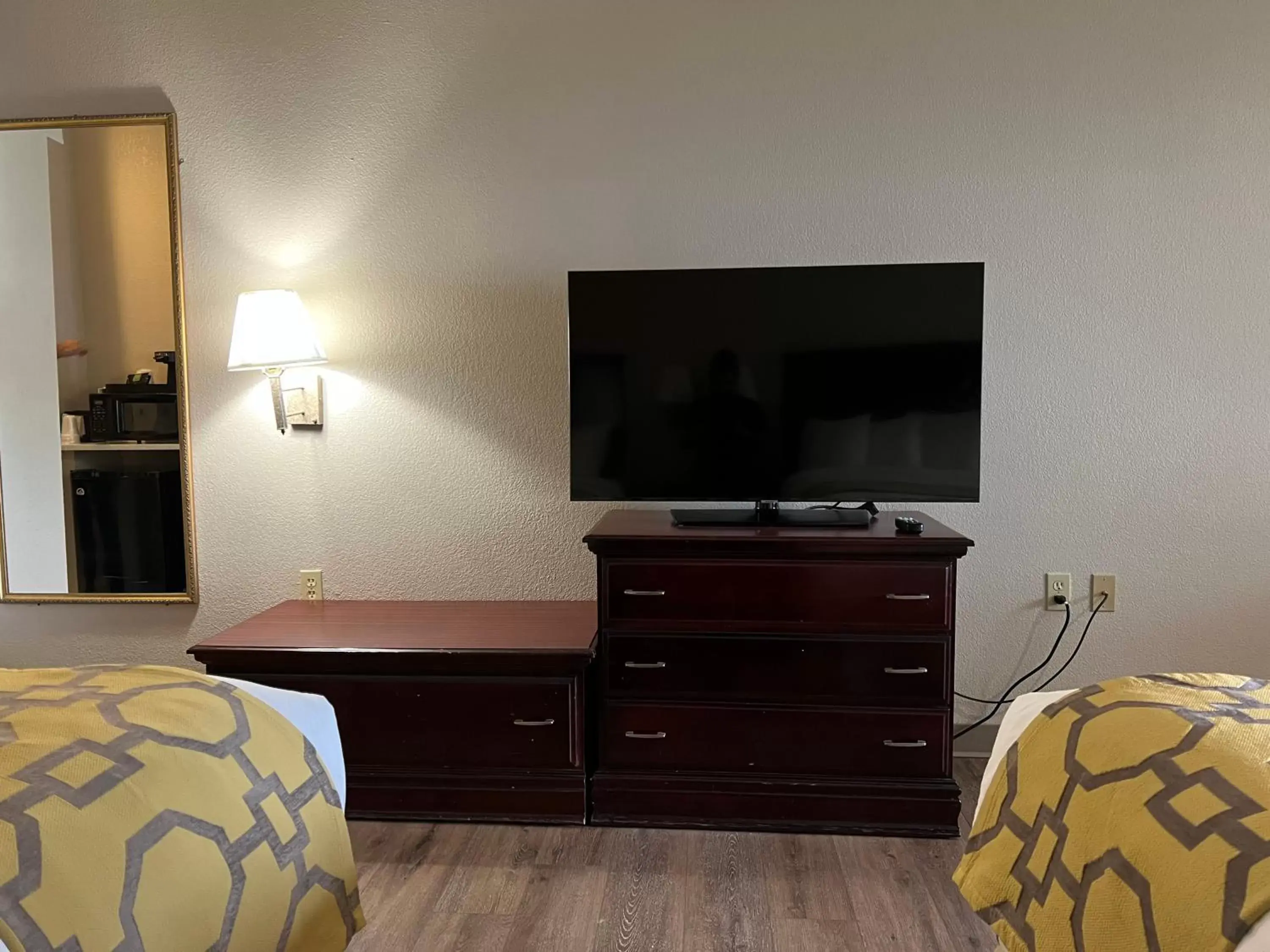 TV and multimedia, TV/Entertainment Center in Baymont by Wyndham Houston Brookhollow