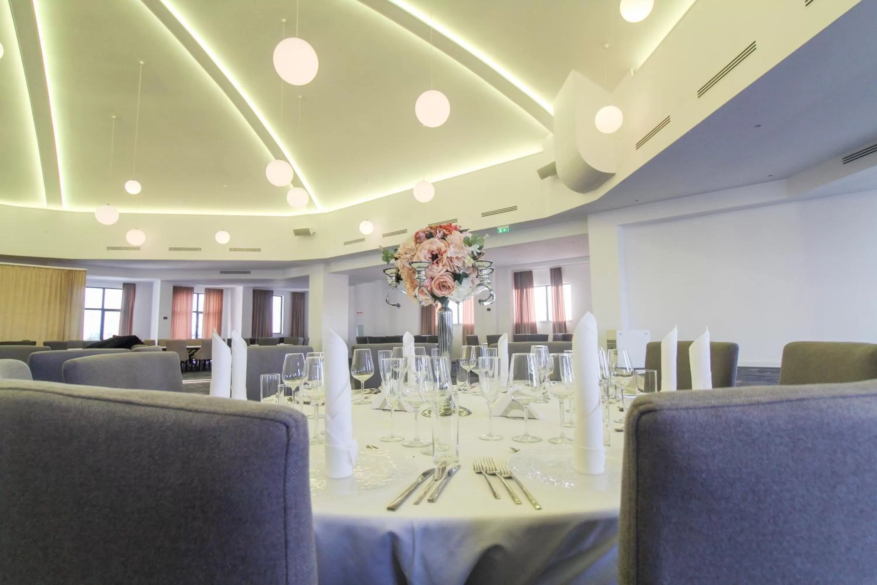 Restaurant/places to eat in Hotel Avenue - Avenue Hotels