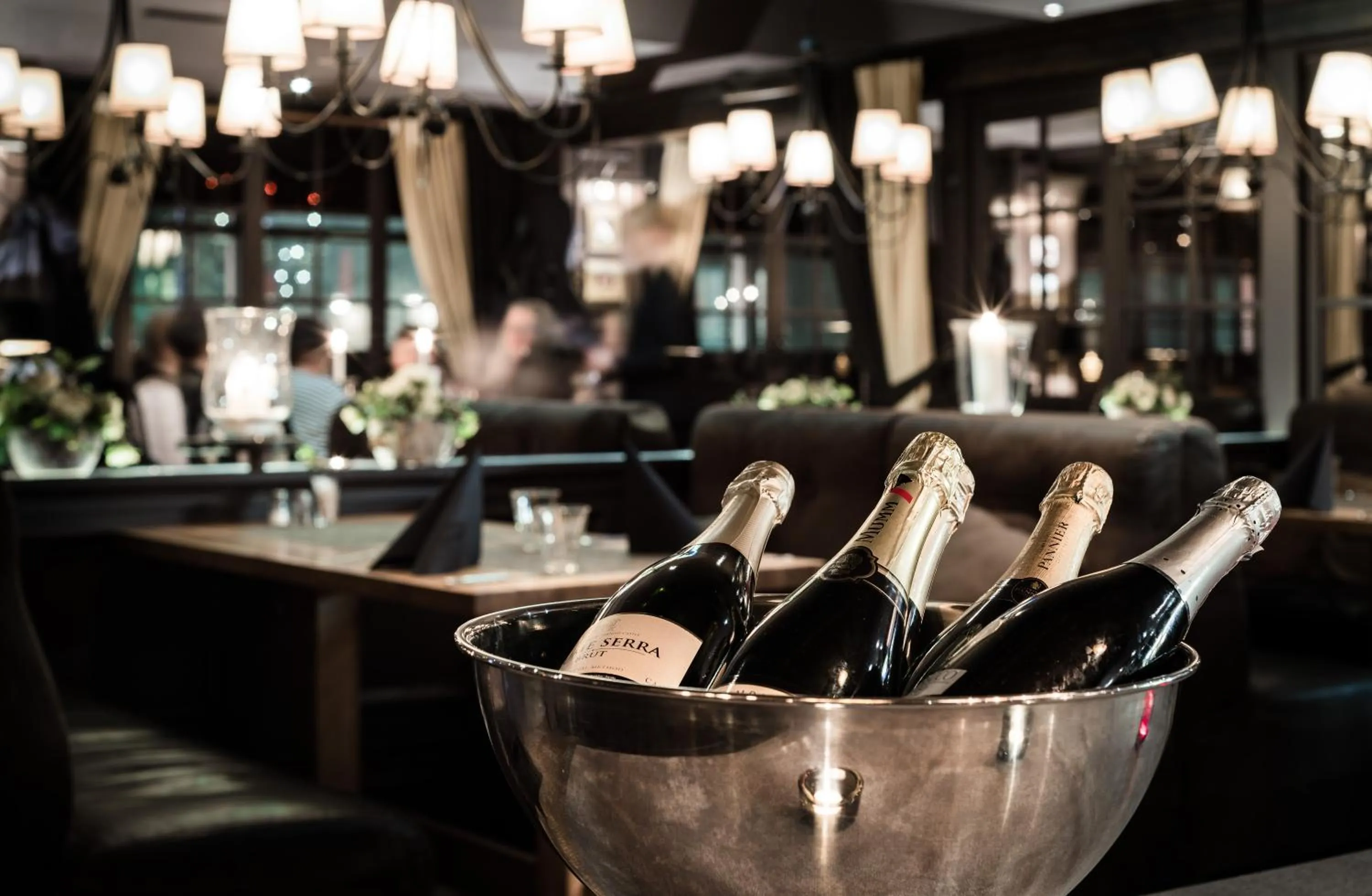 Restaurant/places to eat in Arctic City Hotel