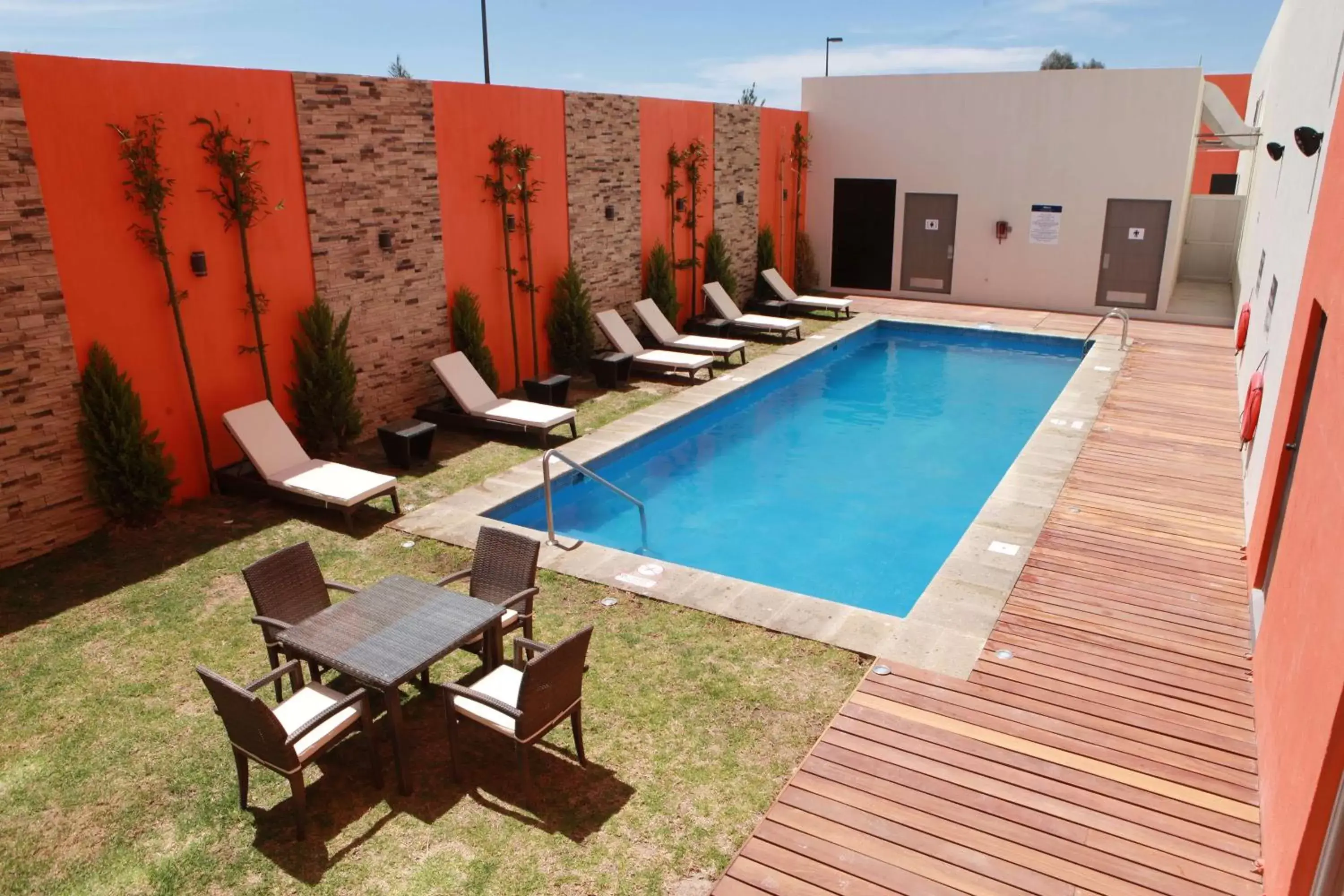 Pool view, Swimming Pool in Hampton Inn & Suites by Hilton Aguascalientes Aeropuerto