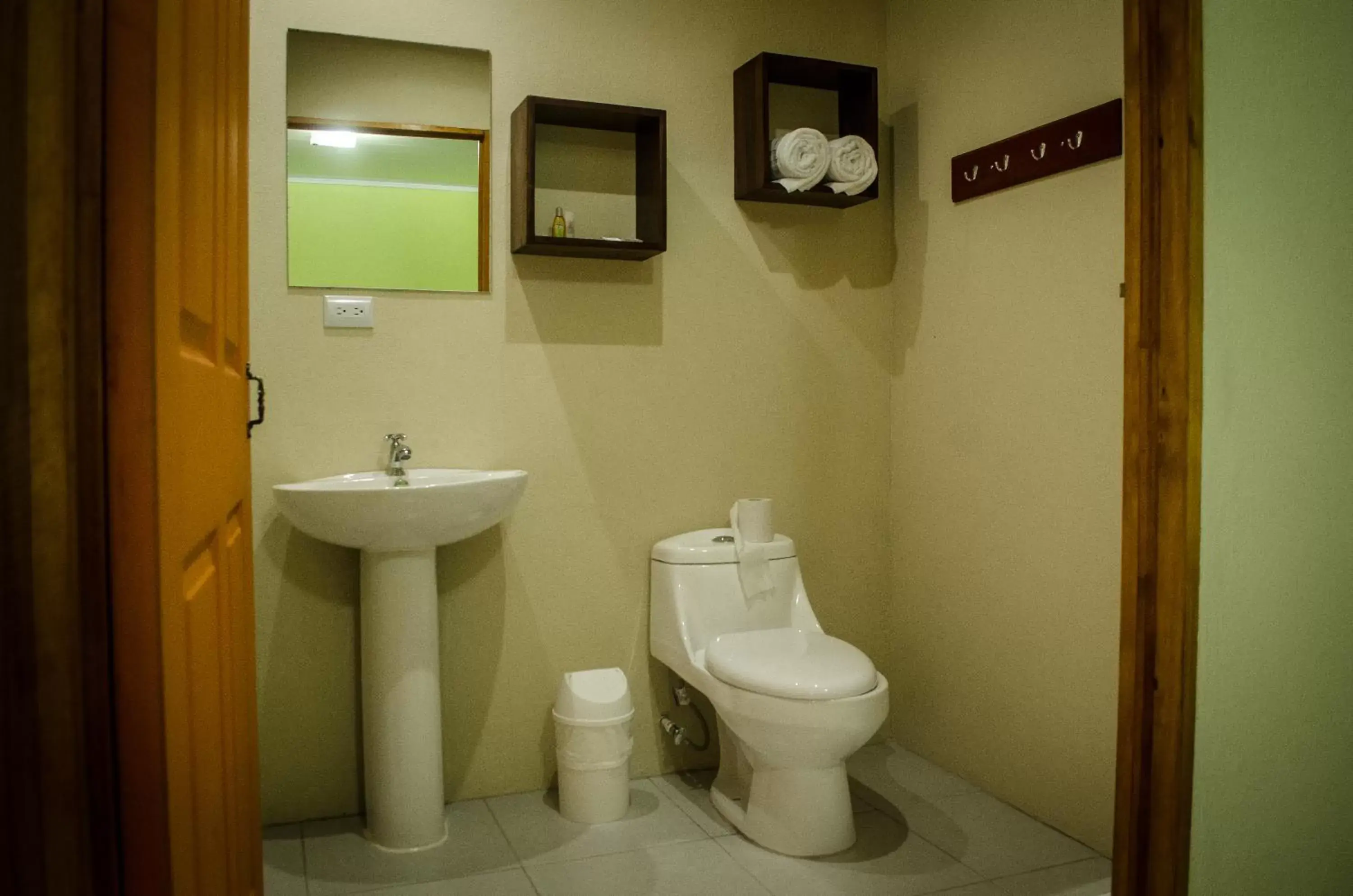 Toilet, Bathroom in Hotel Colores del Arenal