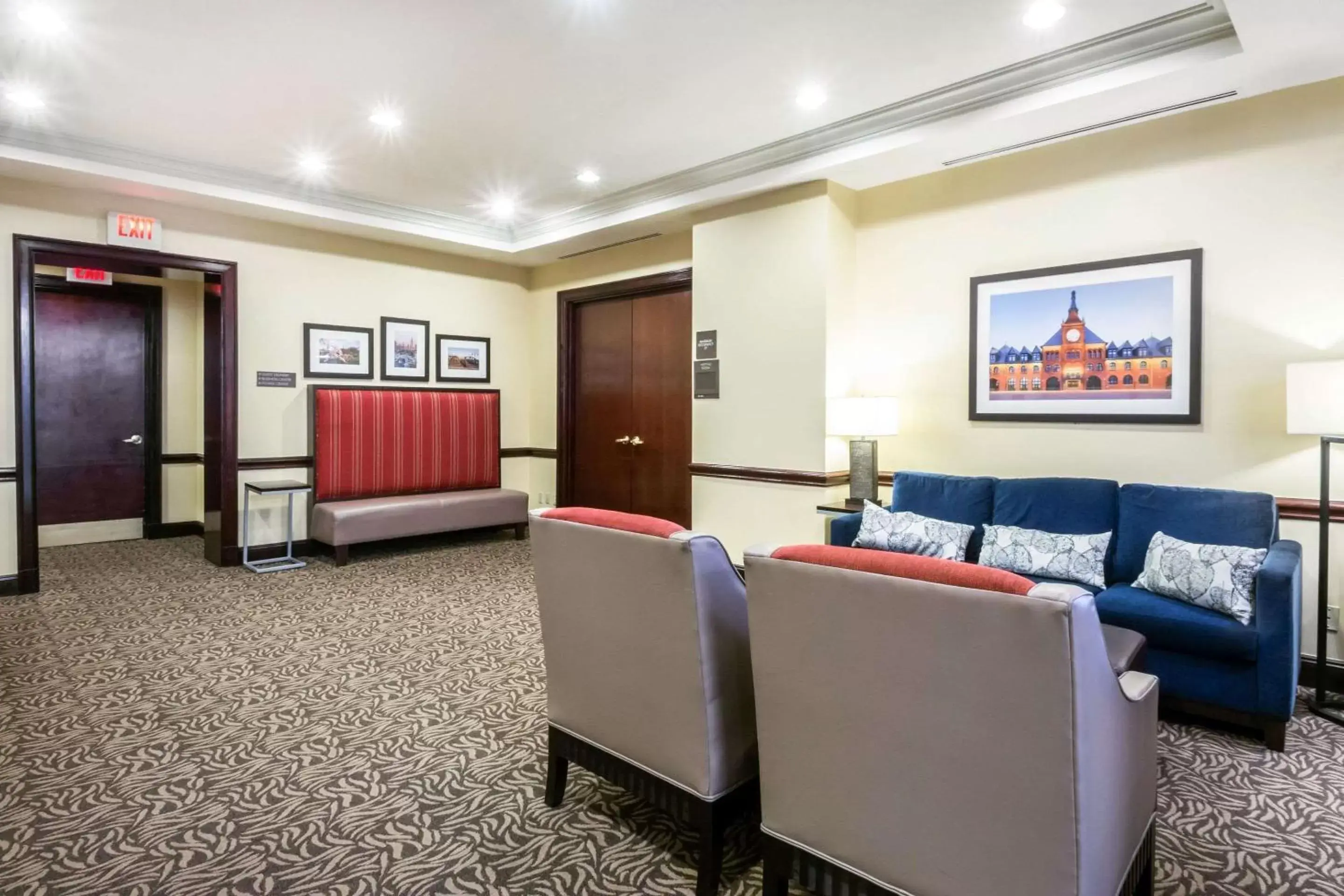 Lobby or reception in Comfort Suites at Woodbridge Lobby or reception in Comfort Suites at Woodbridge