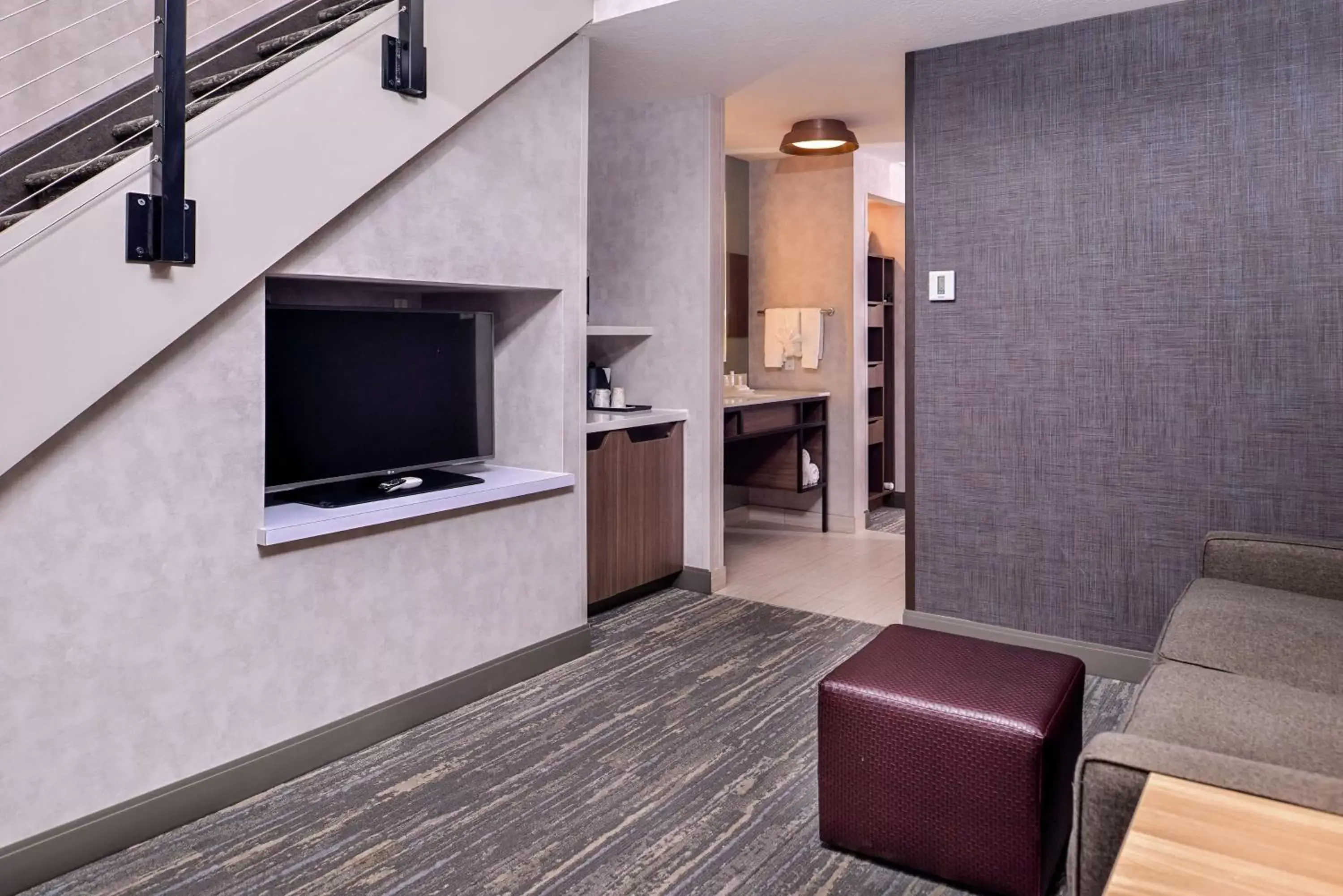 Living room, TV/Entertainment Center in Hilton Garden Inn Bend