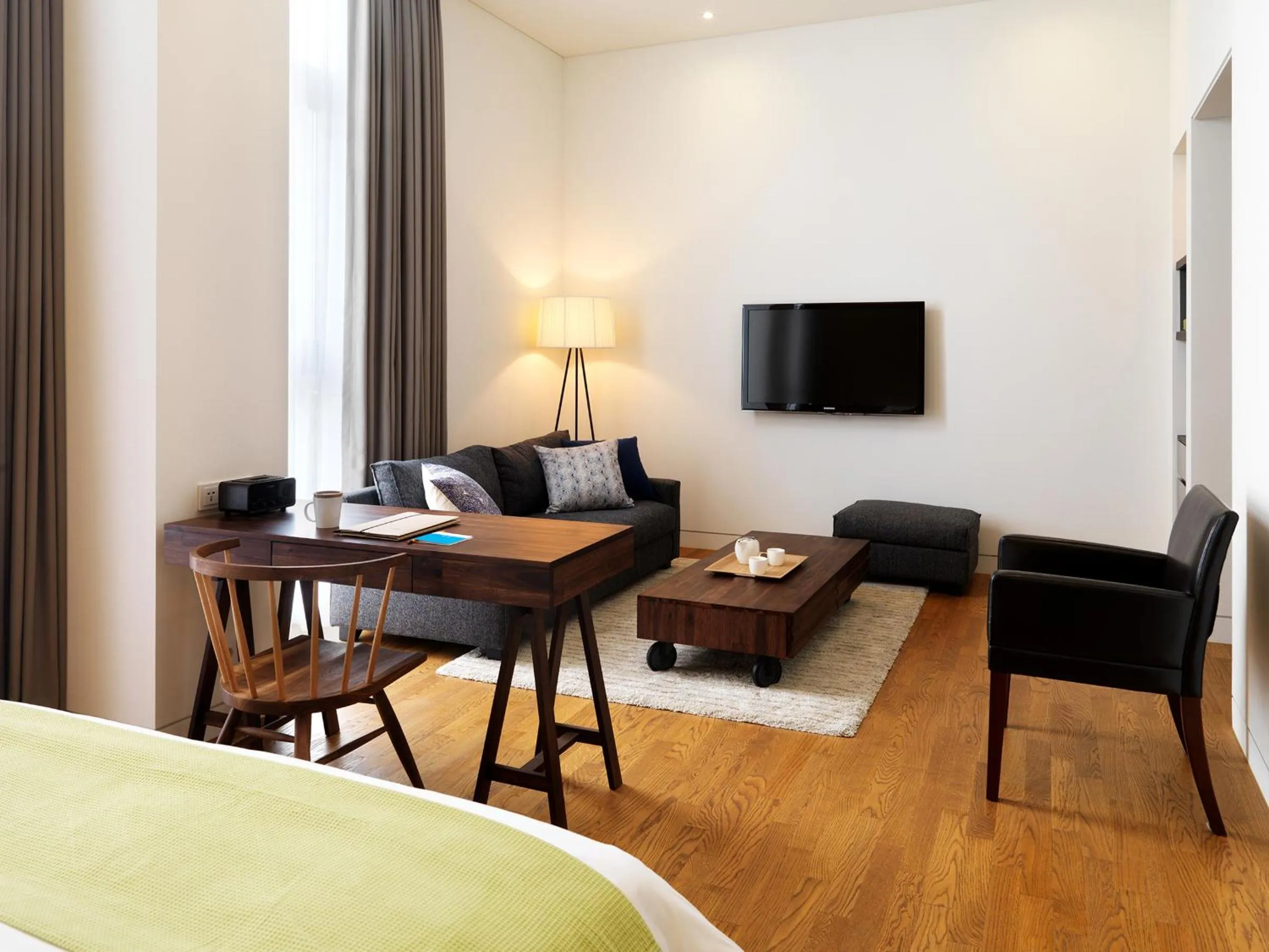 Living room, Bed in La Casa Hotel Seoul