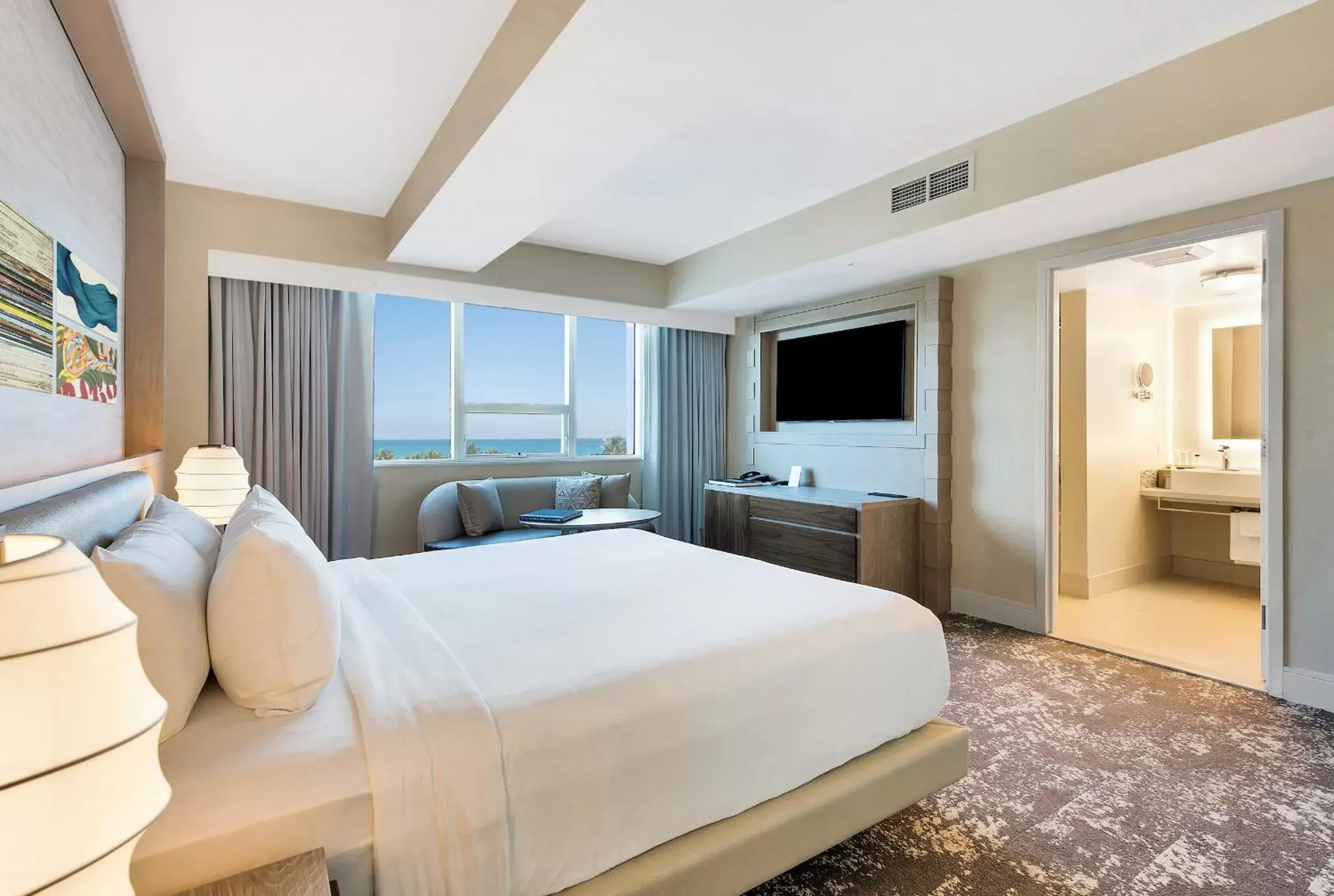 Photo of the whole room, Bed in Eden Roc Miami Beach