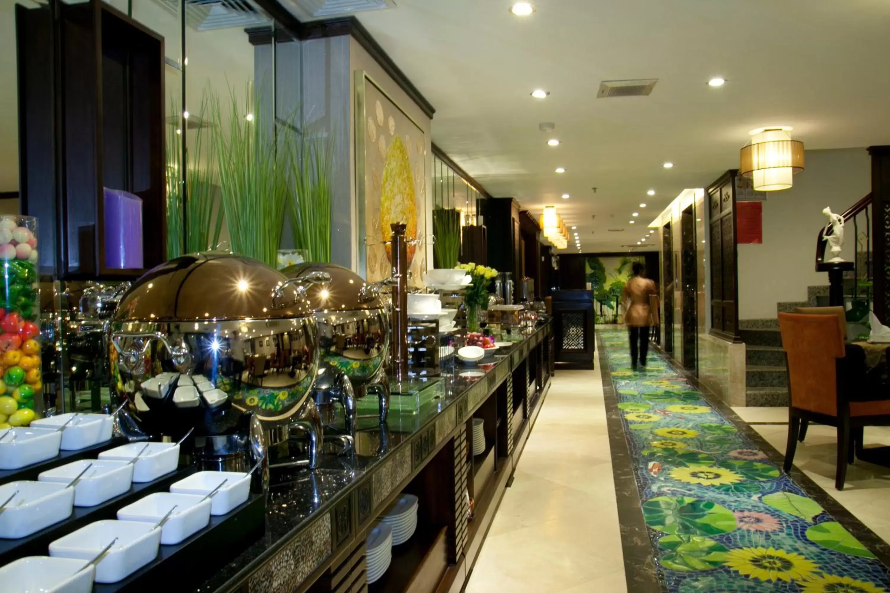 Restaurant/Places to Eat in Golden Lotus Luxury Hotel