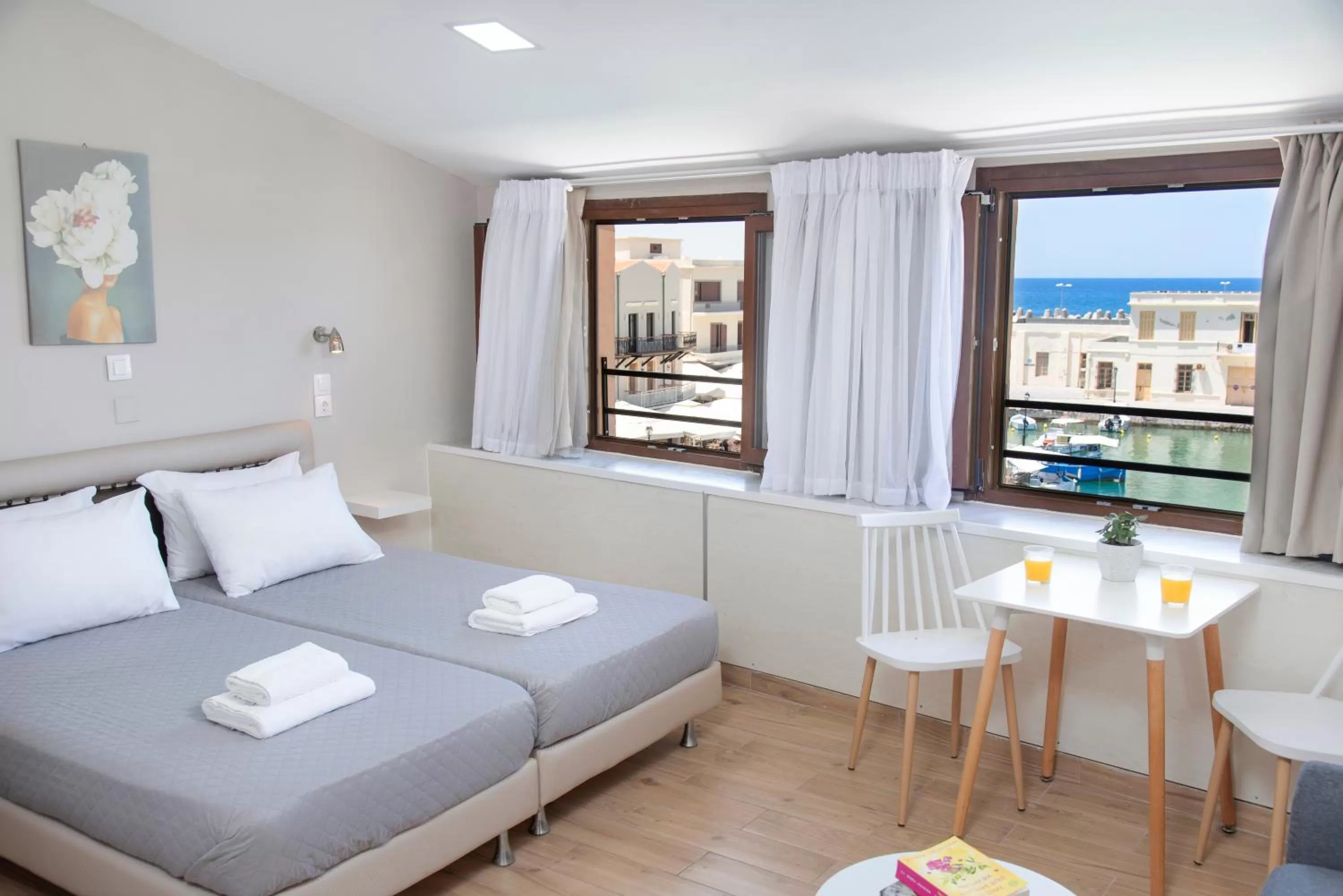 Photo of the whole room, Bed in Faros Rooms