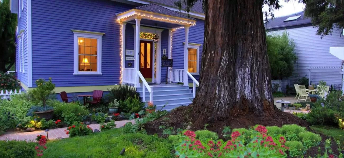 Facade/entrance in Olallieberry Inn Bed and Breakfast