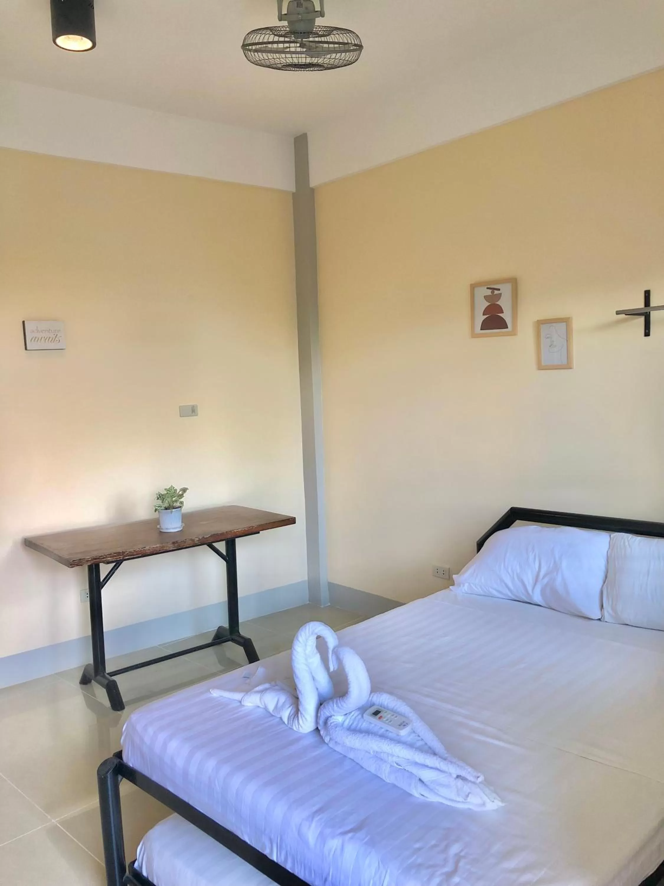 Bed in Hanna's Inn, El Nido