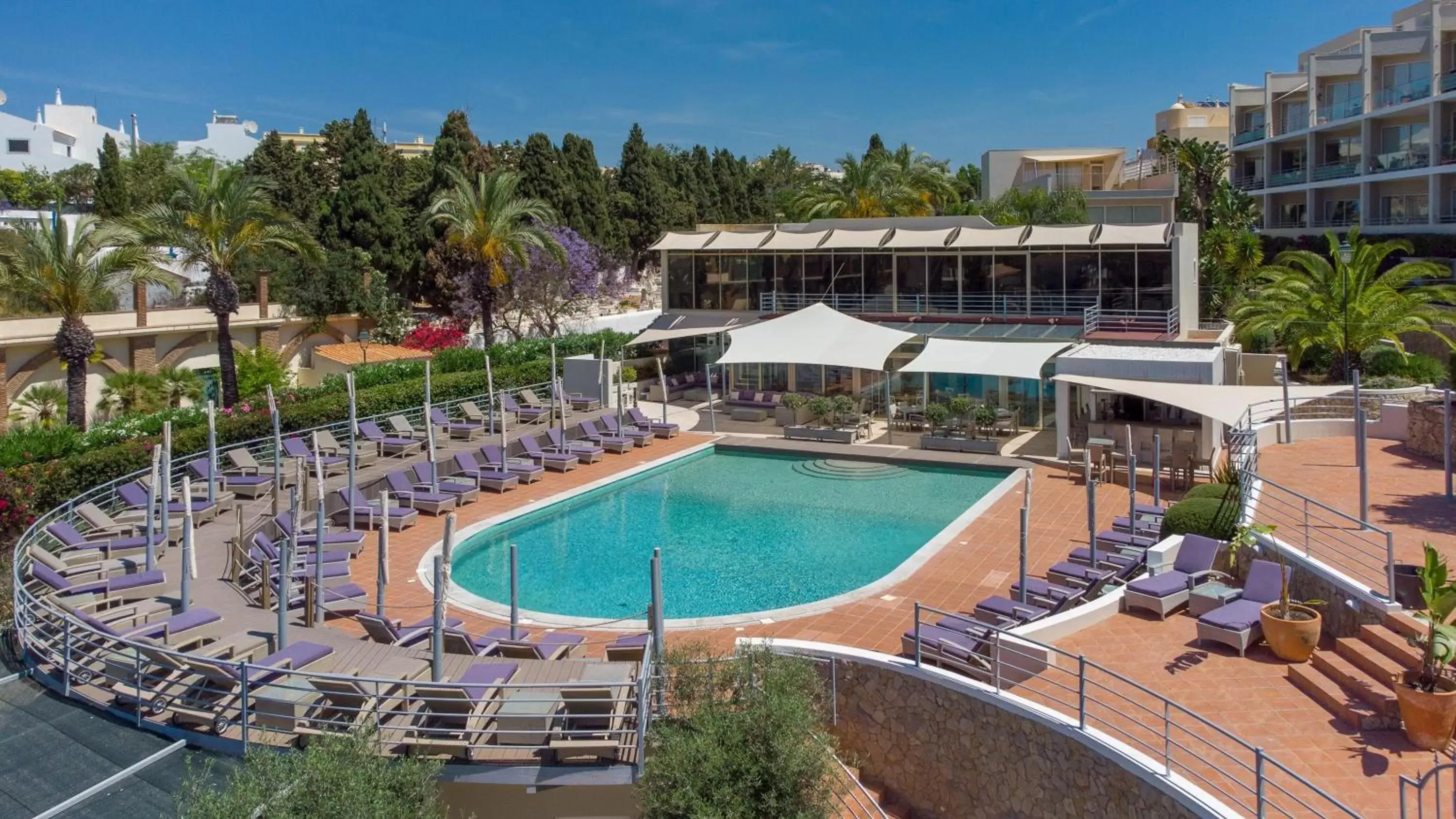 Pool View in Vila Castelo Parque