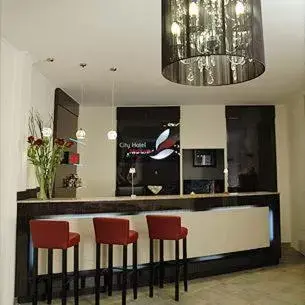 Lobby or reception, Lounge/Bar in City Hotel Mercator