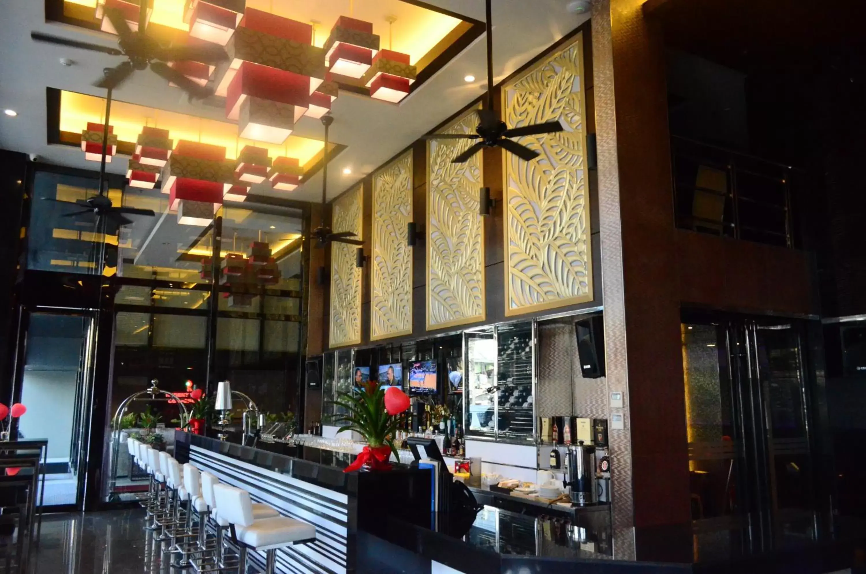 Restaurant/places to eat in Prime Asia Hotel