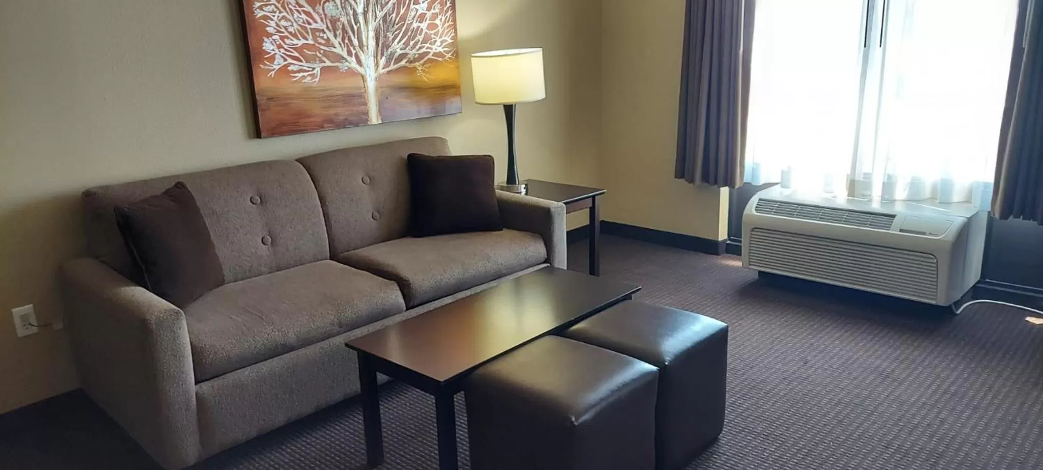 Parkwood Inn & Suites