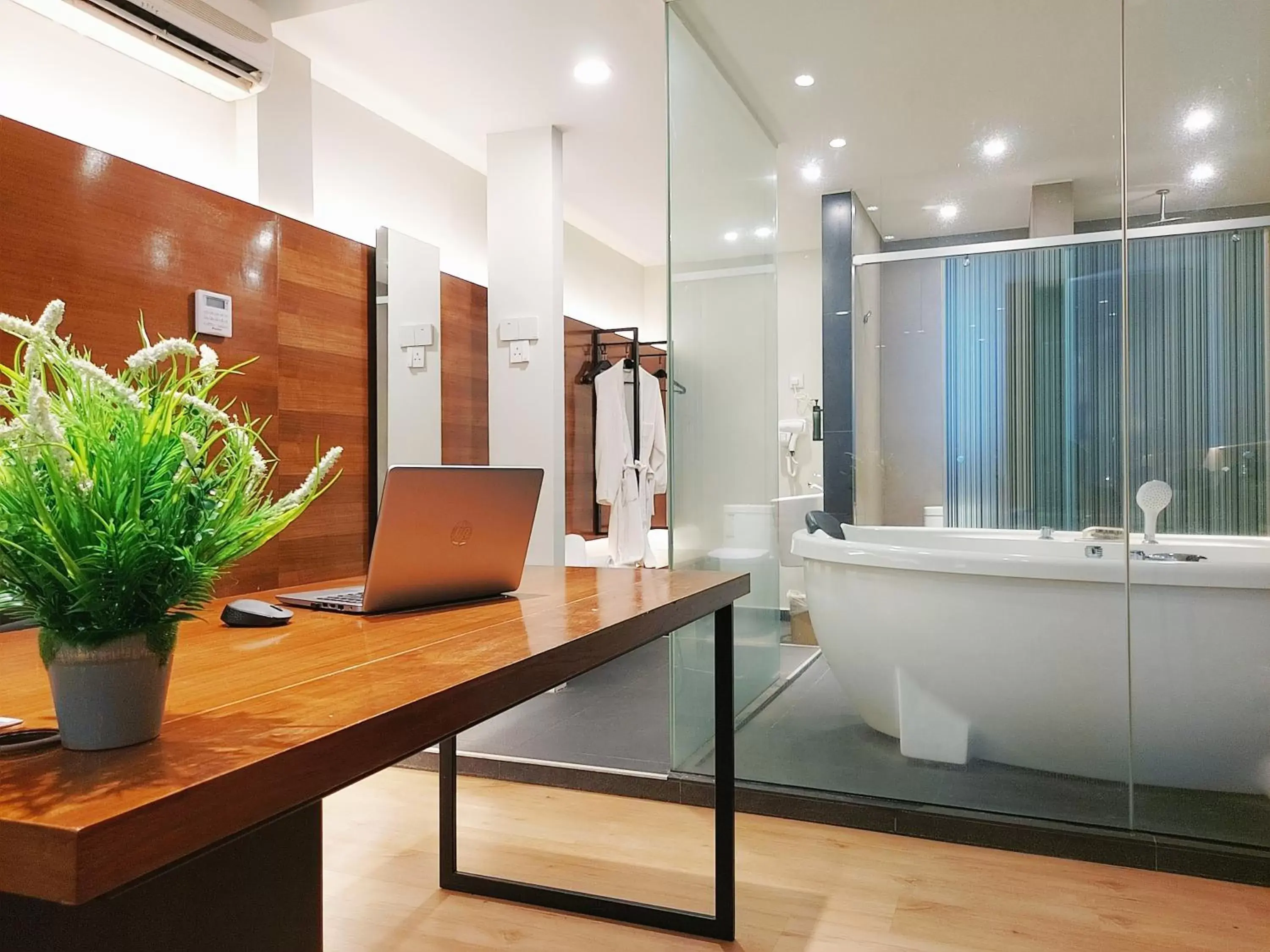 Suite in The Leverage Business Hotel - Bandar Baru Mergong Suite in The Leverage Business Hotel - Bandar Baru Mergong