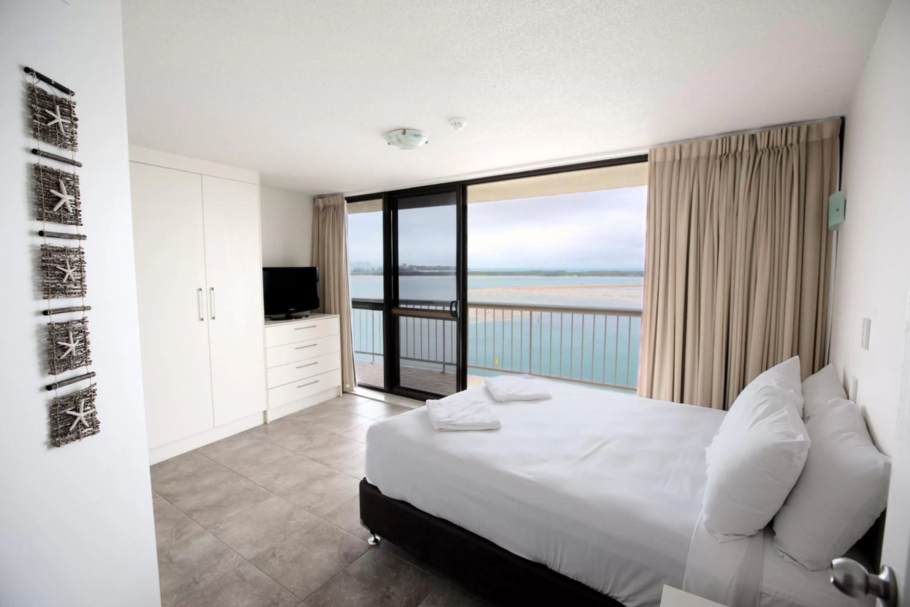 Bedroom, Bed in Gemini Resort