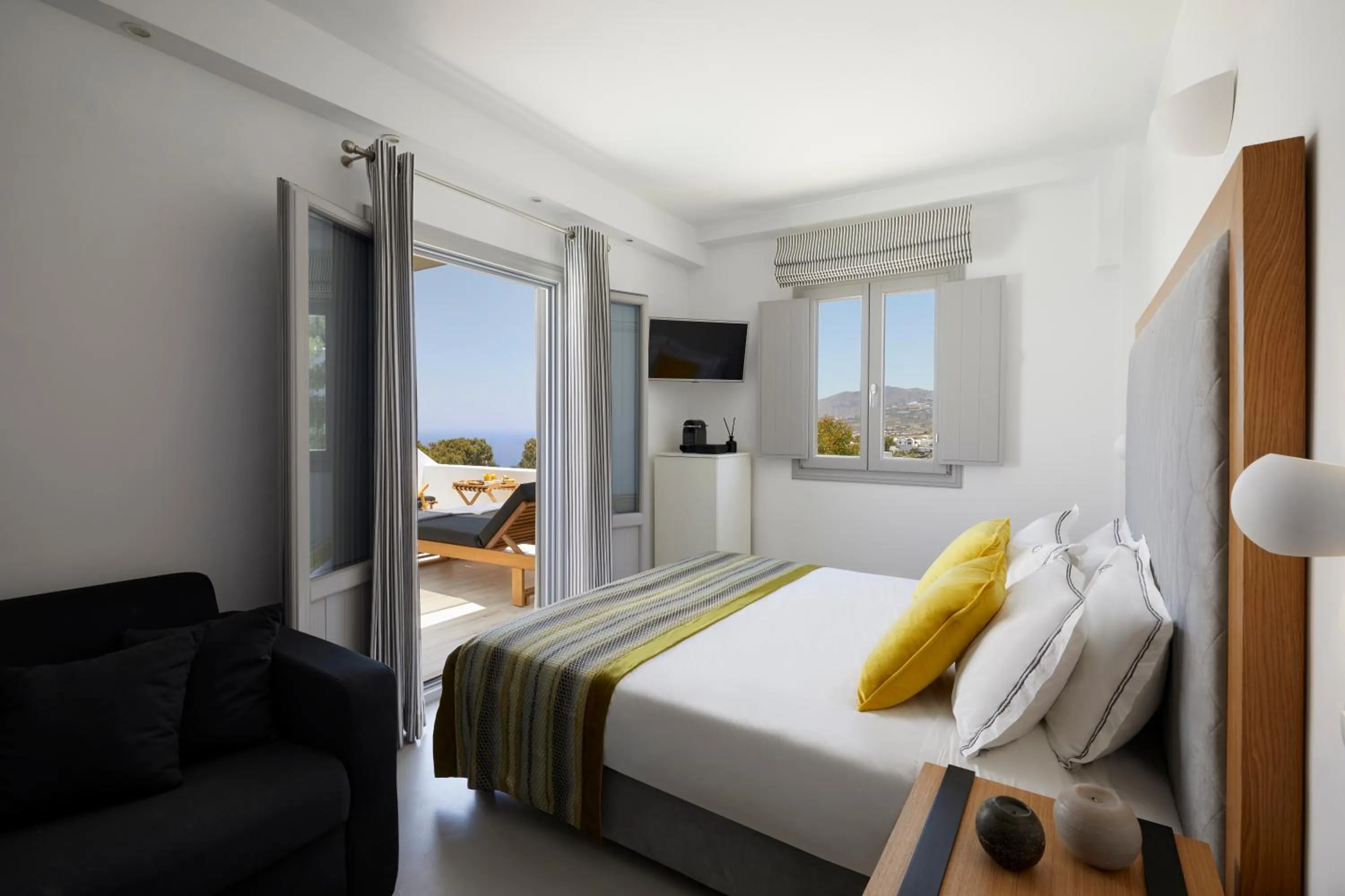 Patio, Bed in Kalisti Hotel & Suites