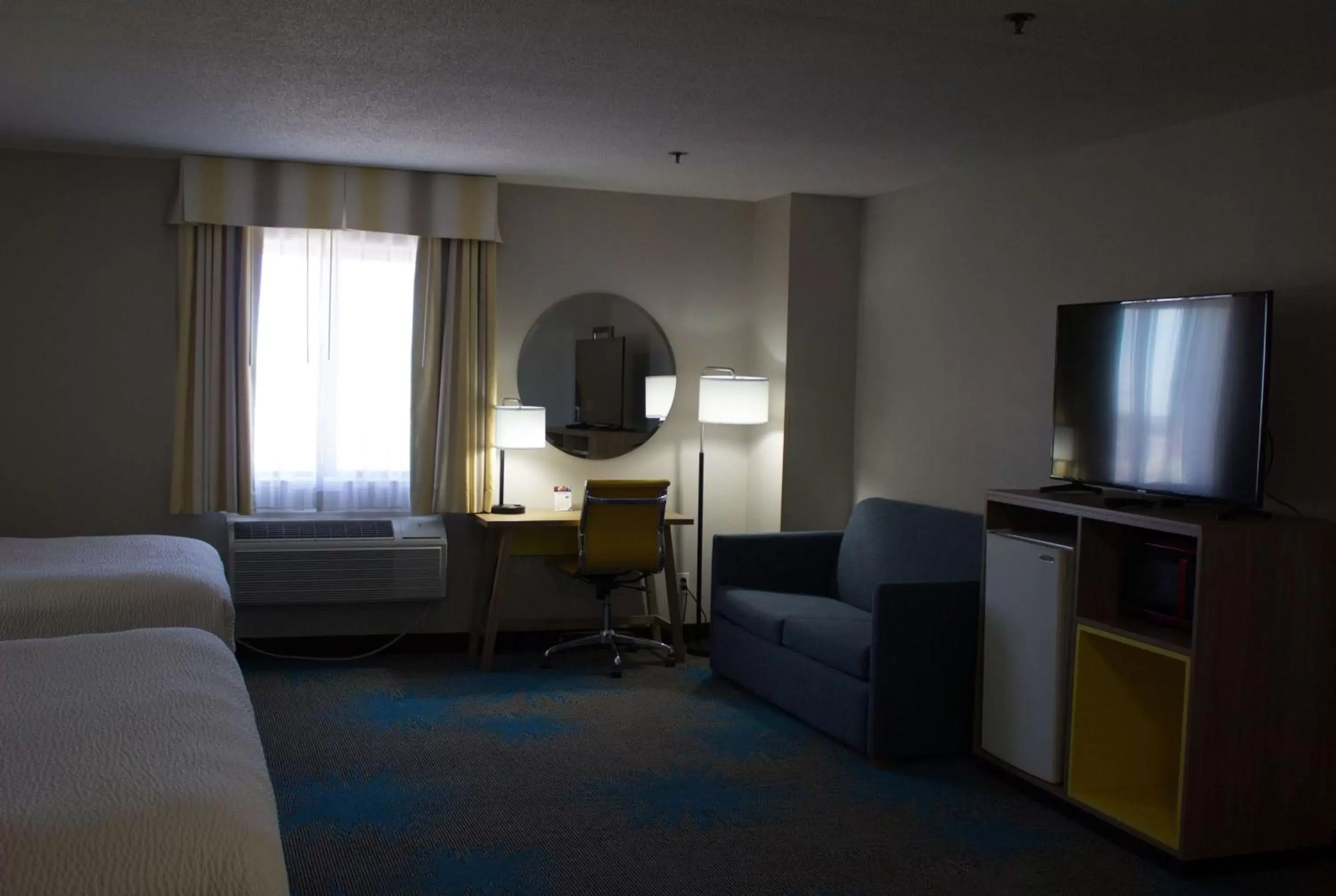 Photo of the whole room, Seating Area in Days Inn by Wyndham Colby