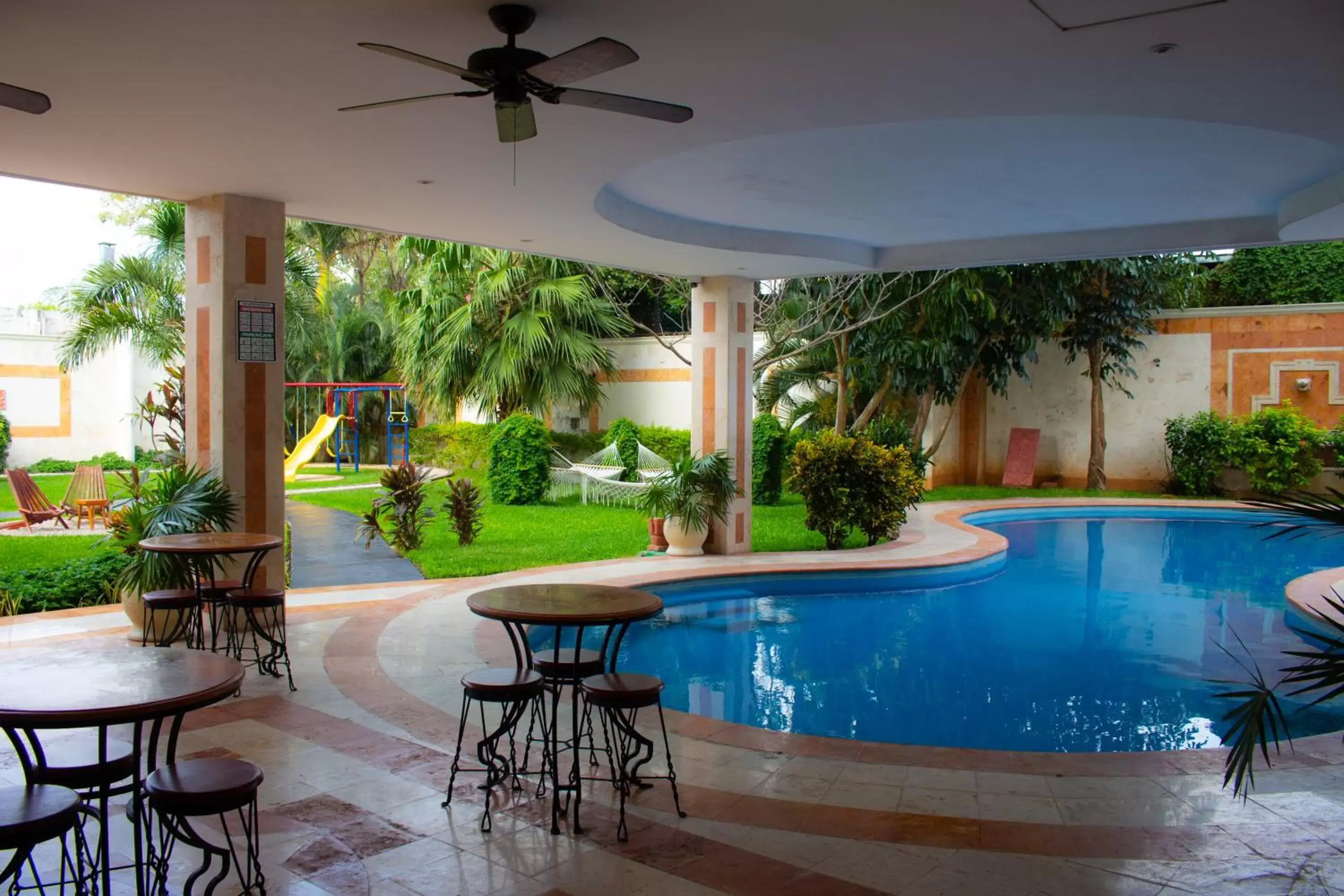 Swimming Pool in Hotel Palacio Maya
