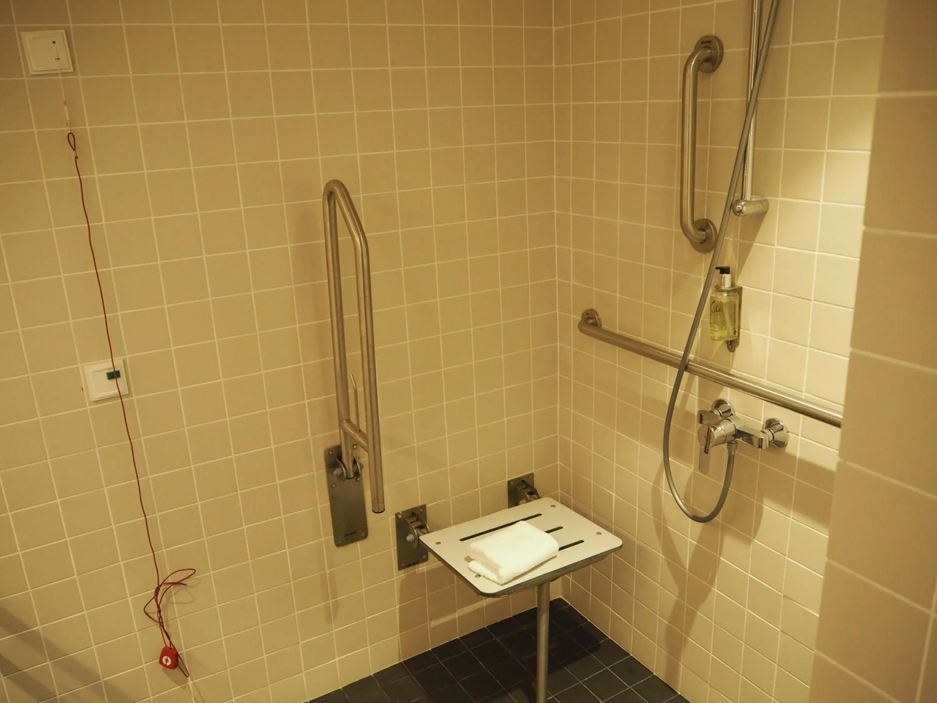 Shower, Bathroom in easyHotel Barcelona Fira