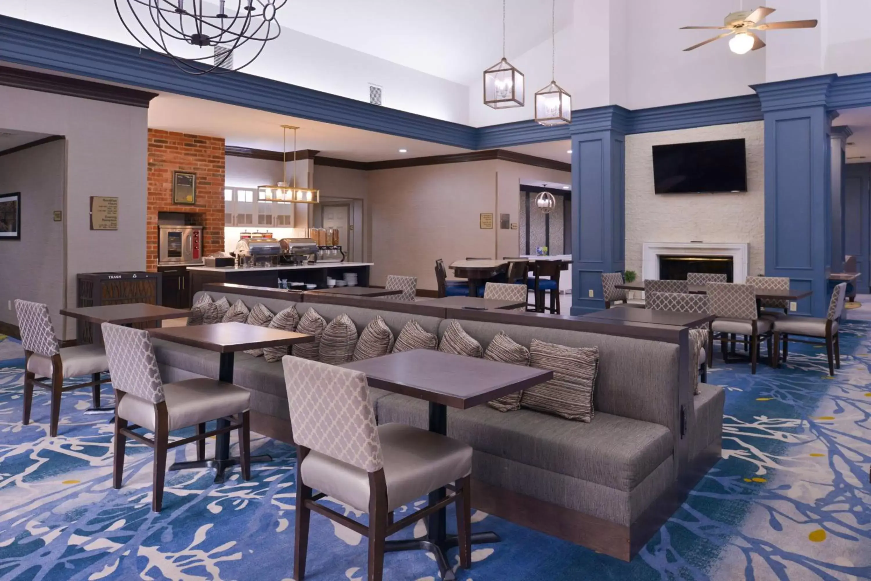 Breakfast, Lounge/Bar in Homewood Suites by Hilton Dallas-Lewisville