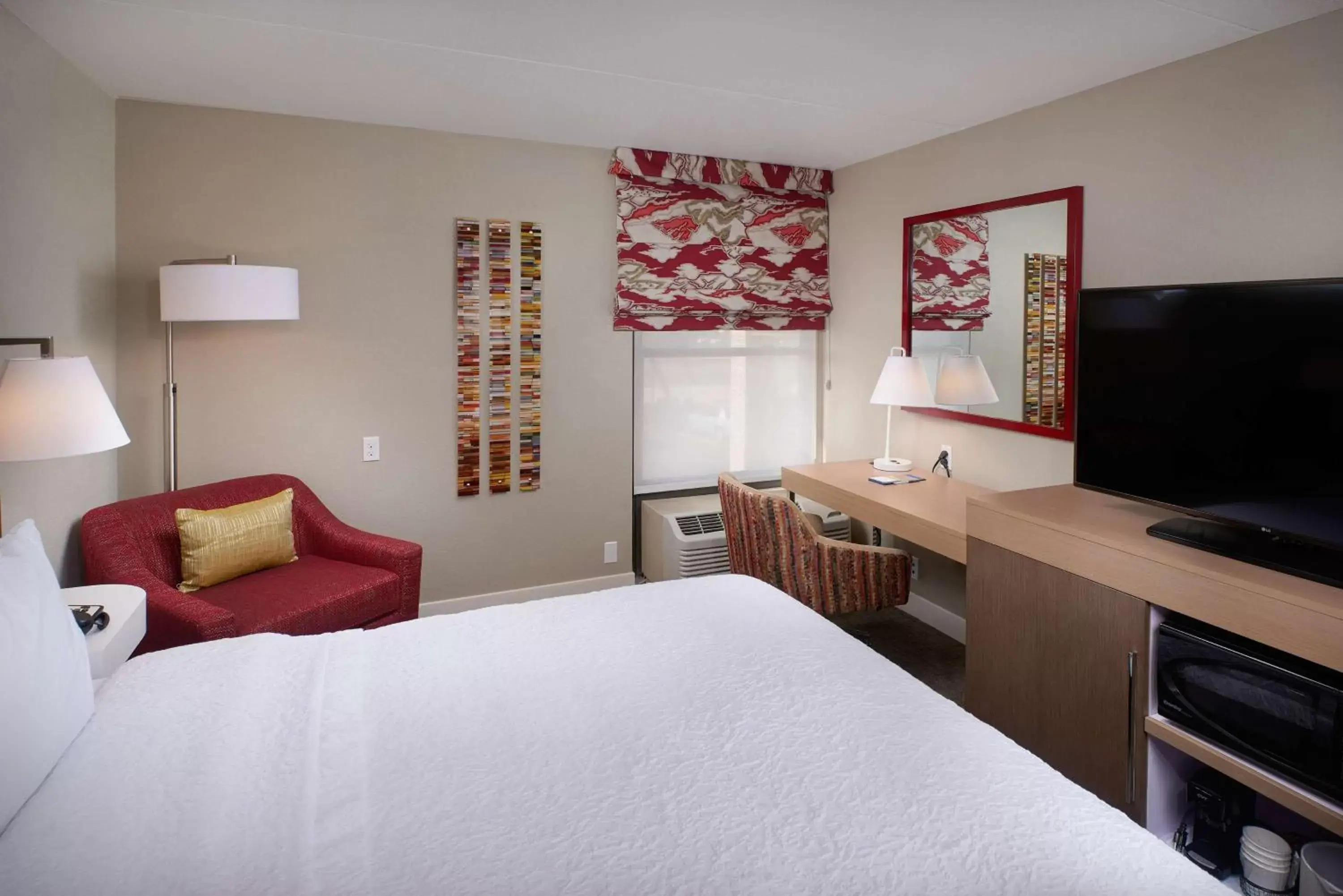 Bedroom, Bed in Hampton Inn & Suites Scottsdale On Shea Blvd