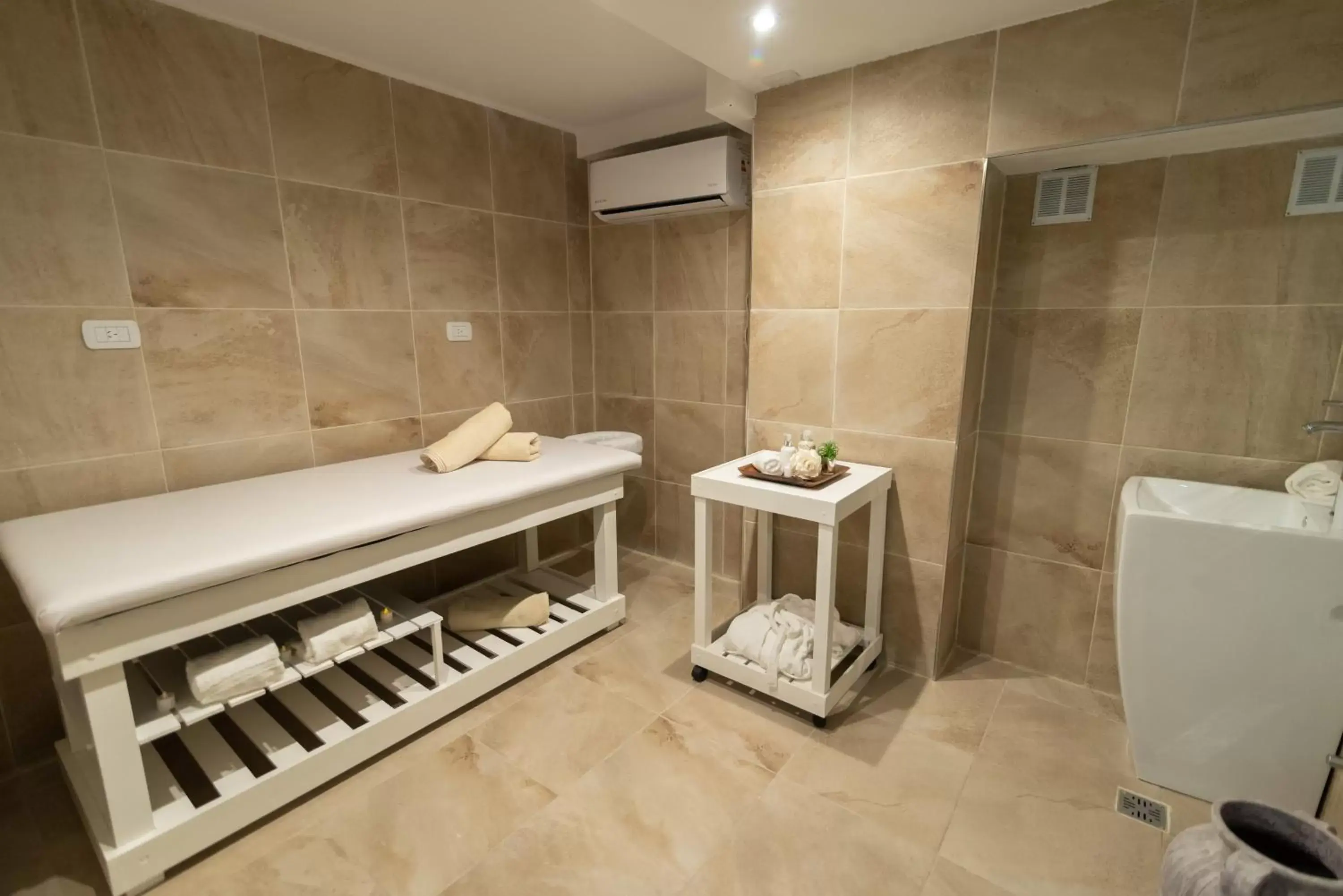 Spa and wellness centre/facilities, Bathroom in Ker San Telmo Hotel