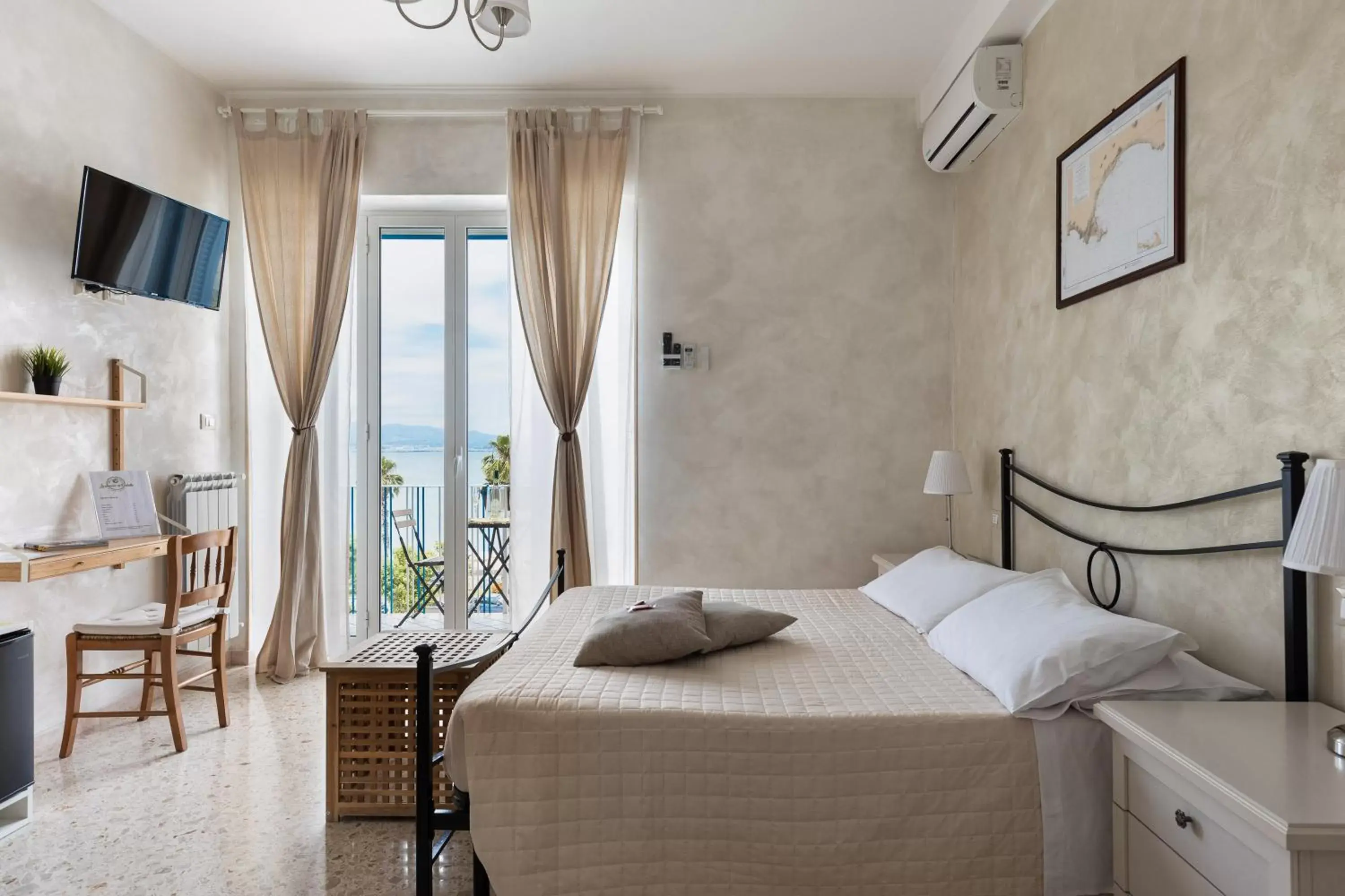 View (from property/room), Bed in La dimora di Caboto B&B