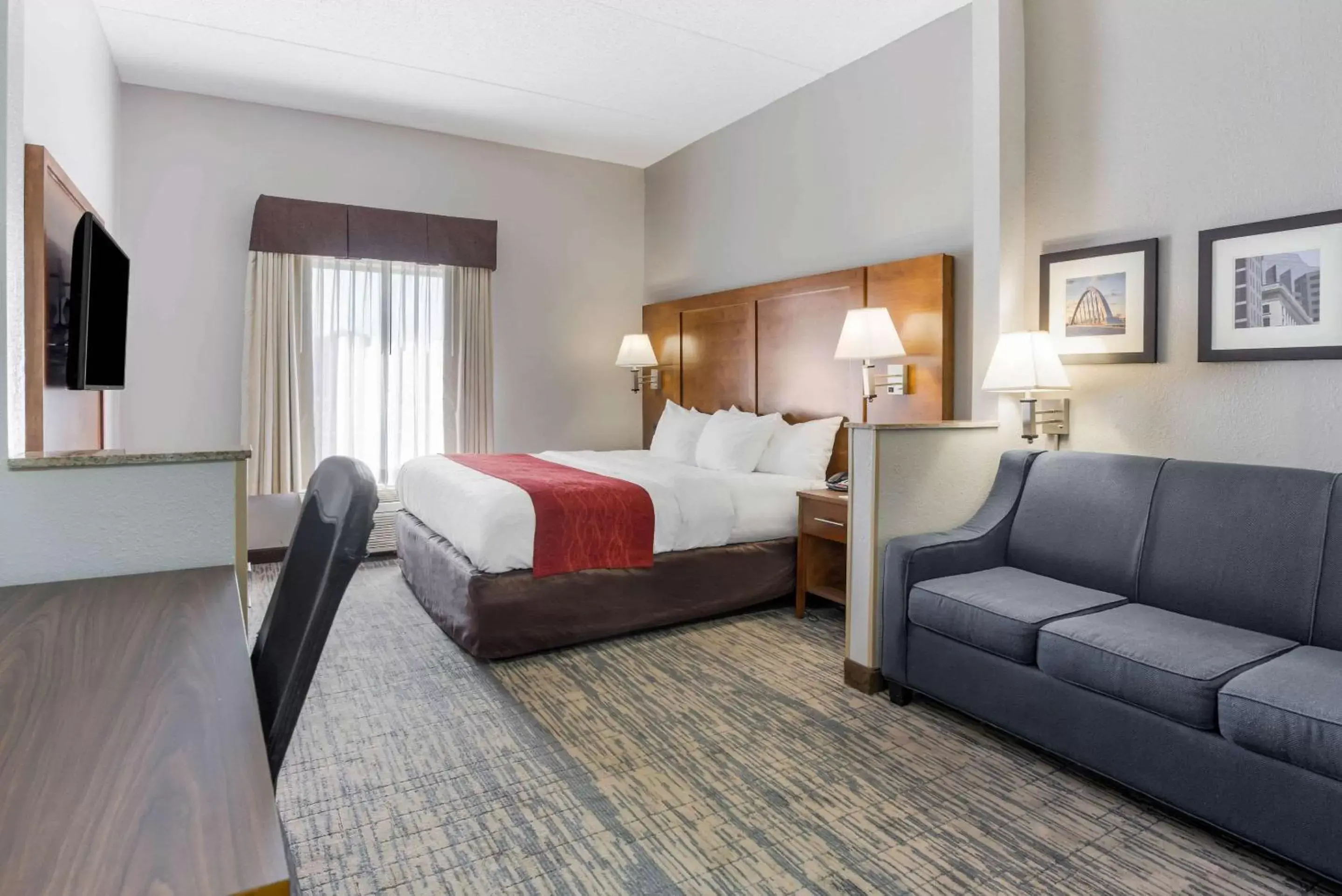 King Suite - Non-Smoking in Comfort Inn Grove City - Columbus South