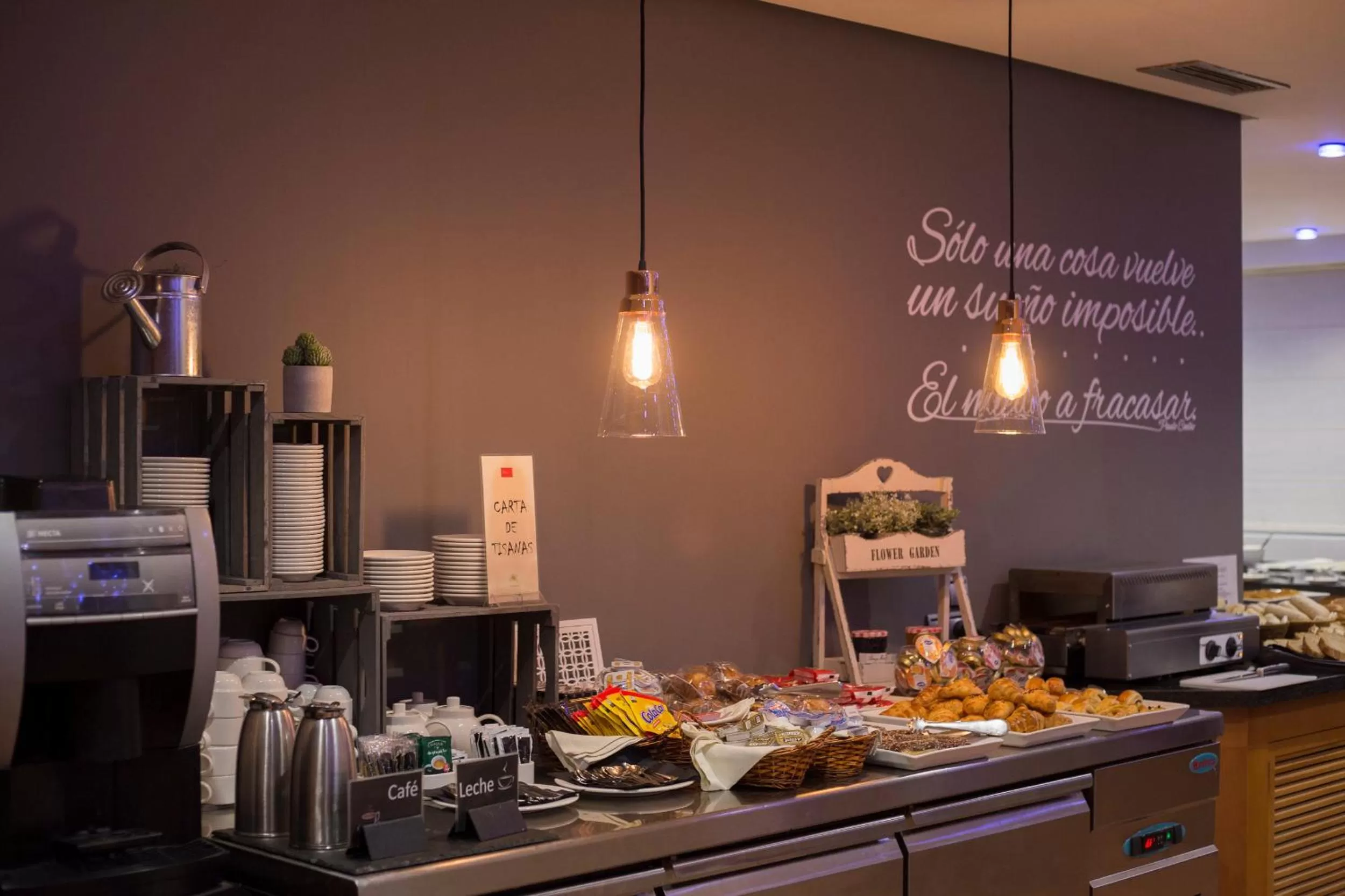 Buffet breakfast in Silken Luis de León