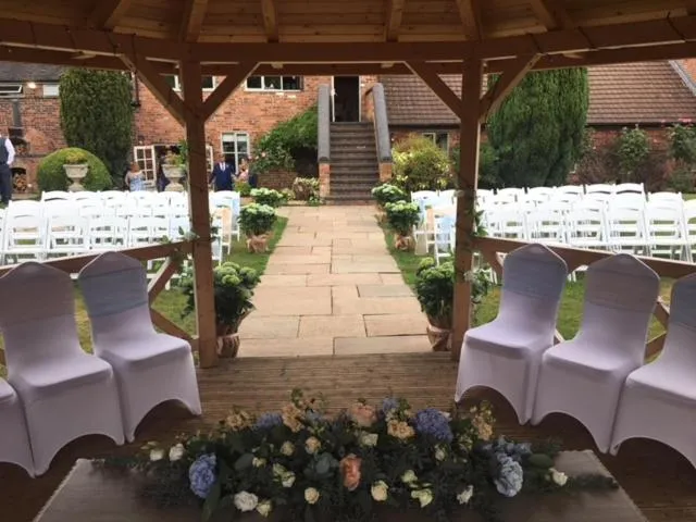 wedding in Slaters Country Inn