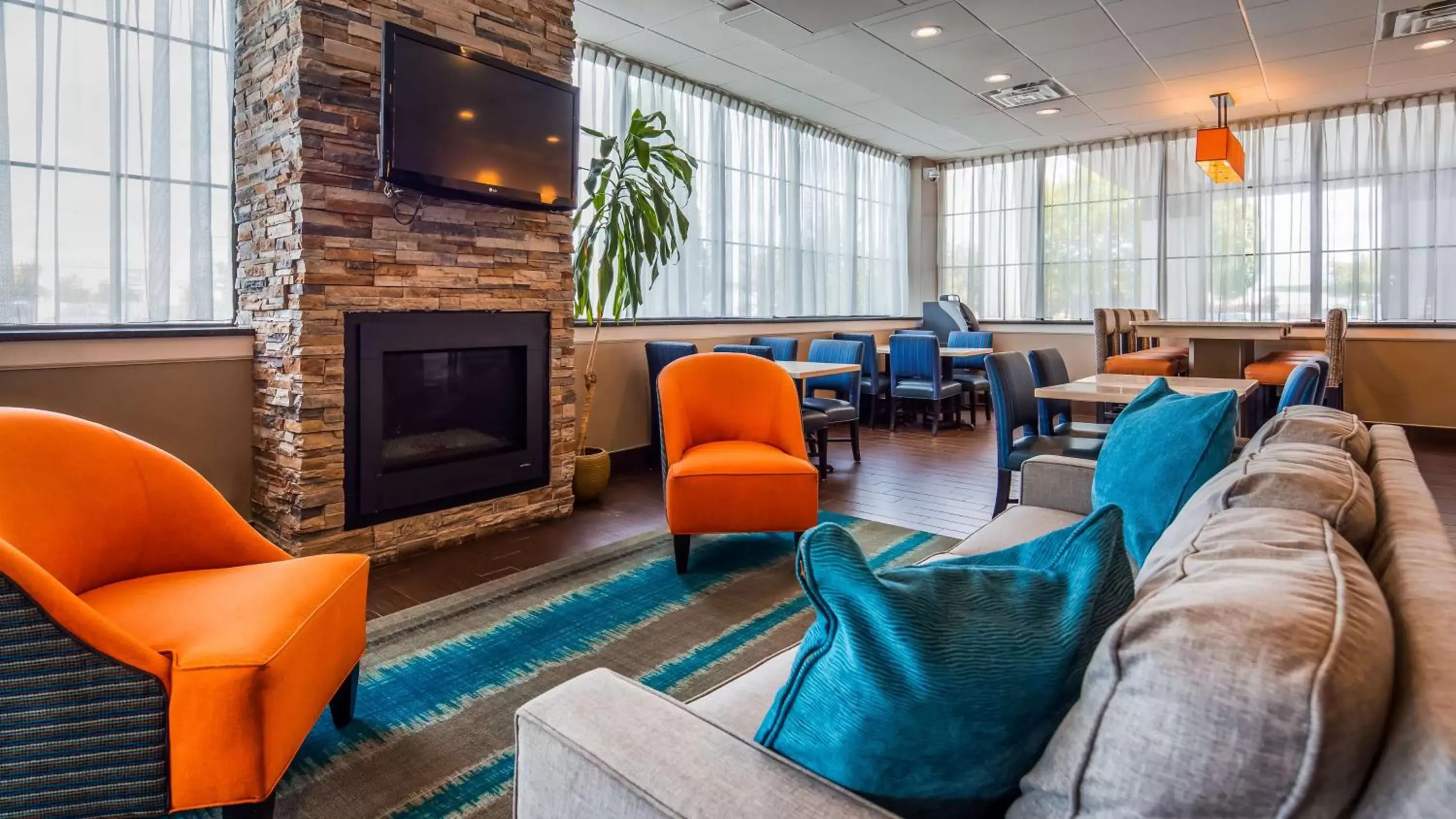 Lobby or reception, Lounge/Bar in Best Western Hartford Hotel and Suites