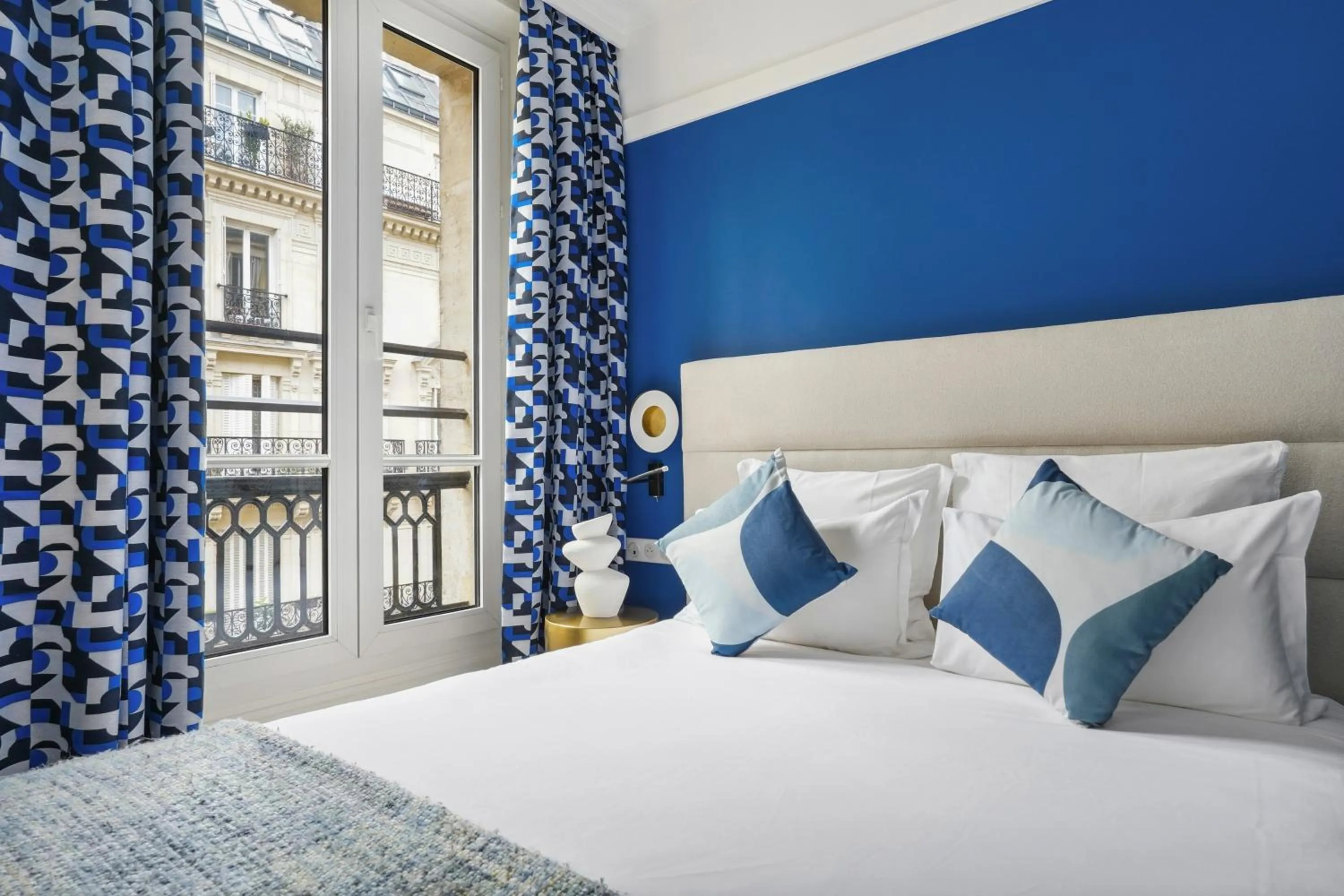 Bed in Hotel Elysees Opera