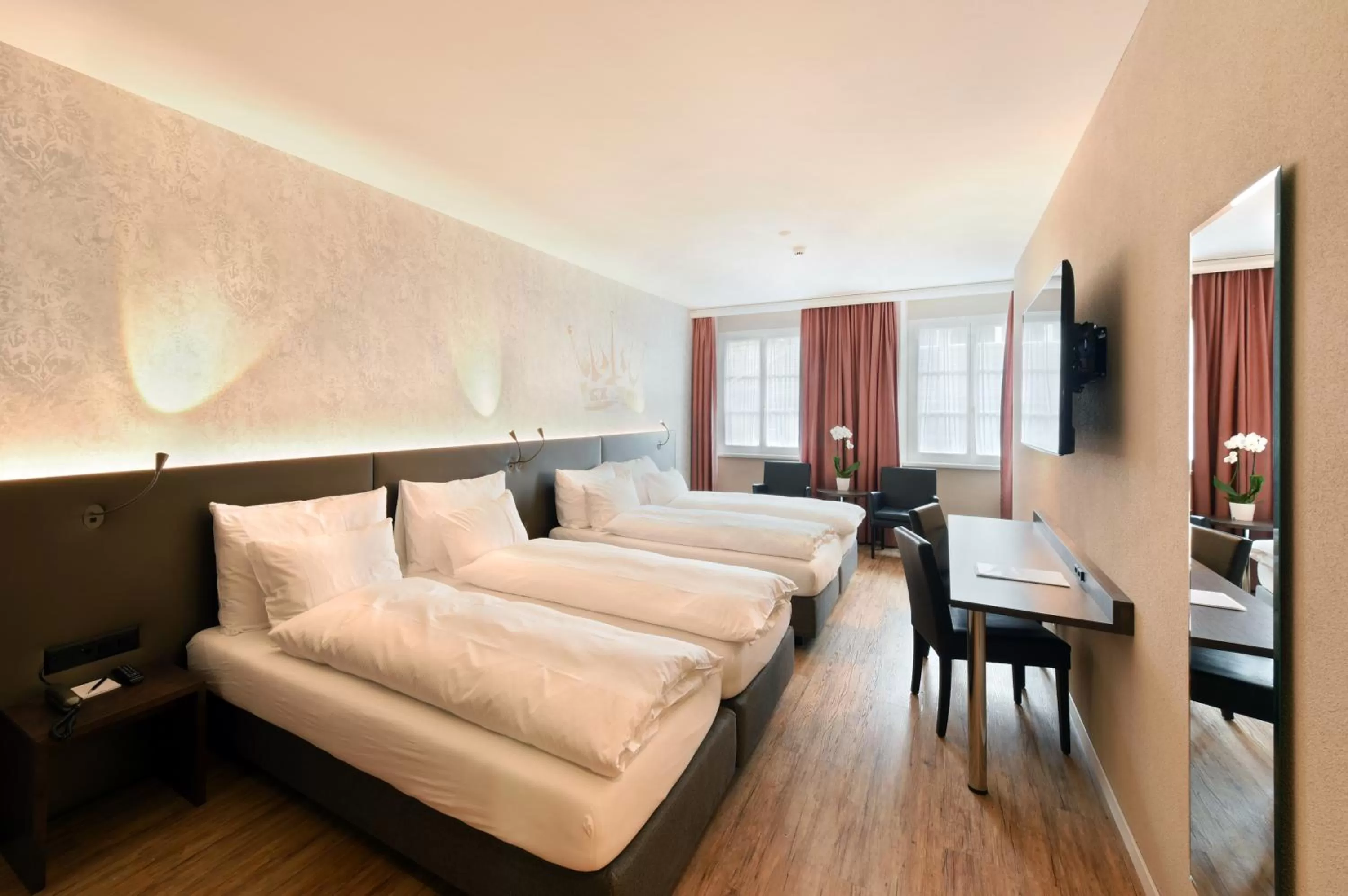 Photo of the whole room, Bed in Altstadt Hotel Krone Luzern