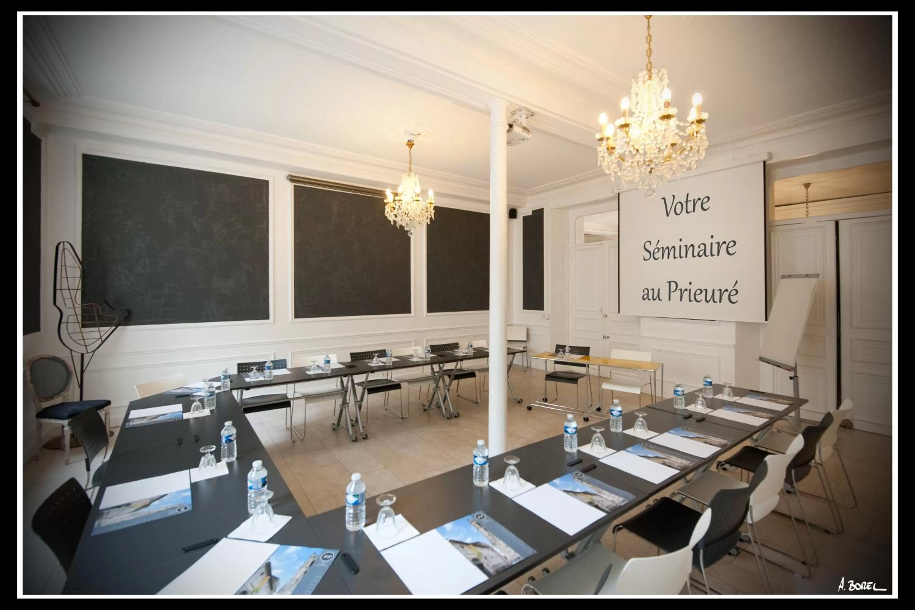 Meeting/conference room in Hotel Le Prieuré et La Résidence