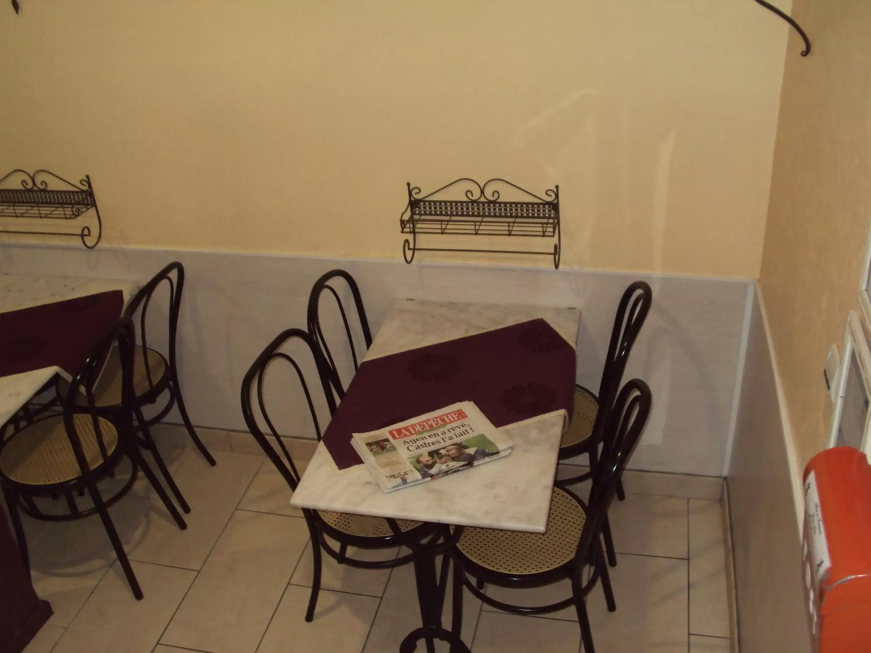 Lobby or reception, Dining Area in Hotel des Remparts