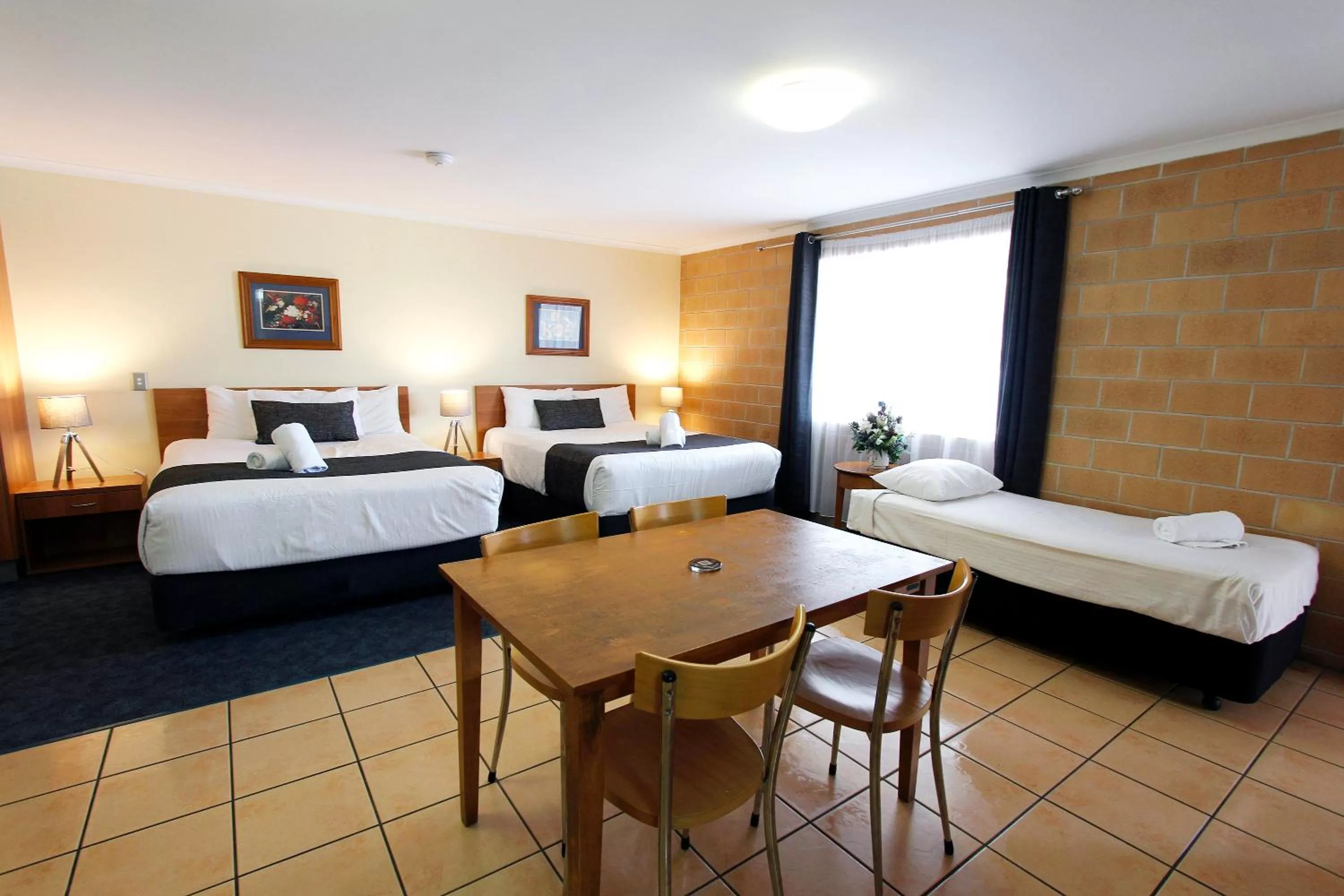 Bedroom, Bed in Windmill Motel & Events Centre