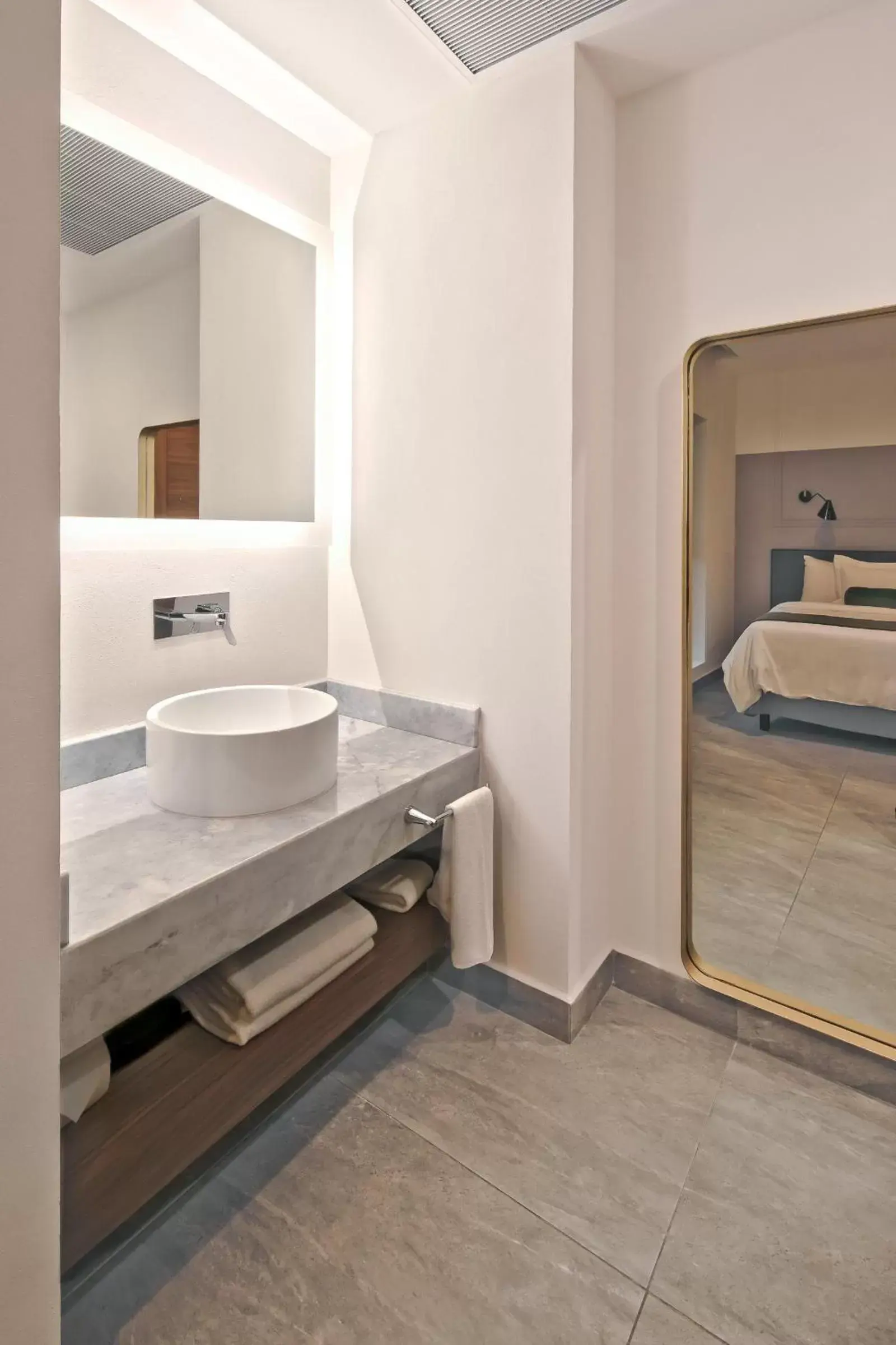 Photo of the whole room, Bathroom in Gamma Orizaba Grand Hotel de France