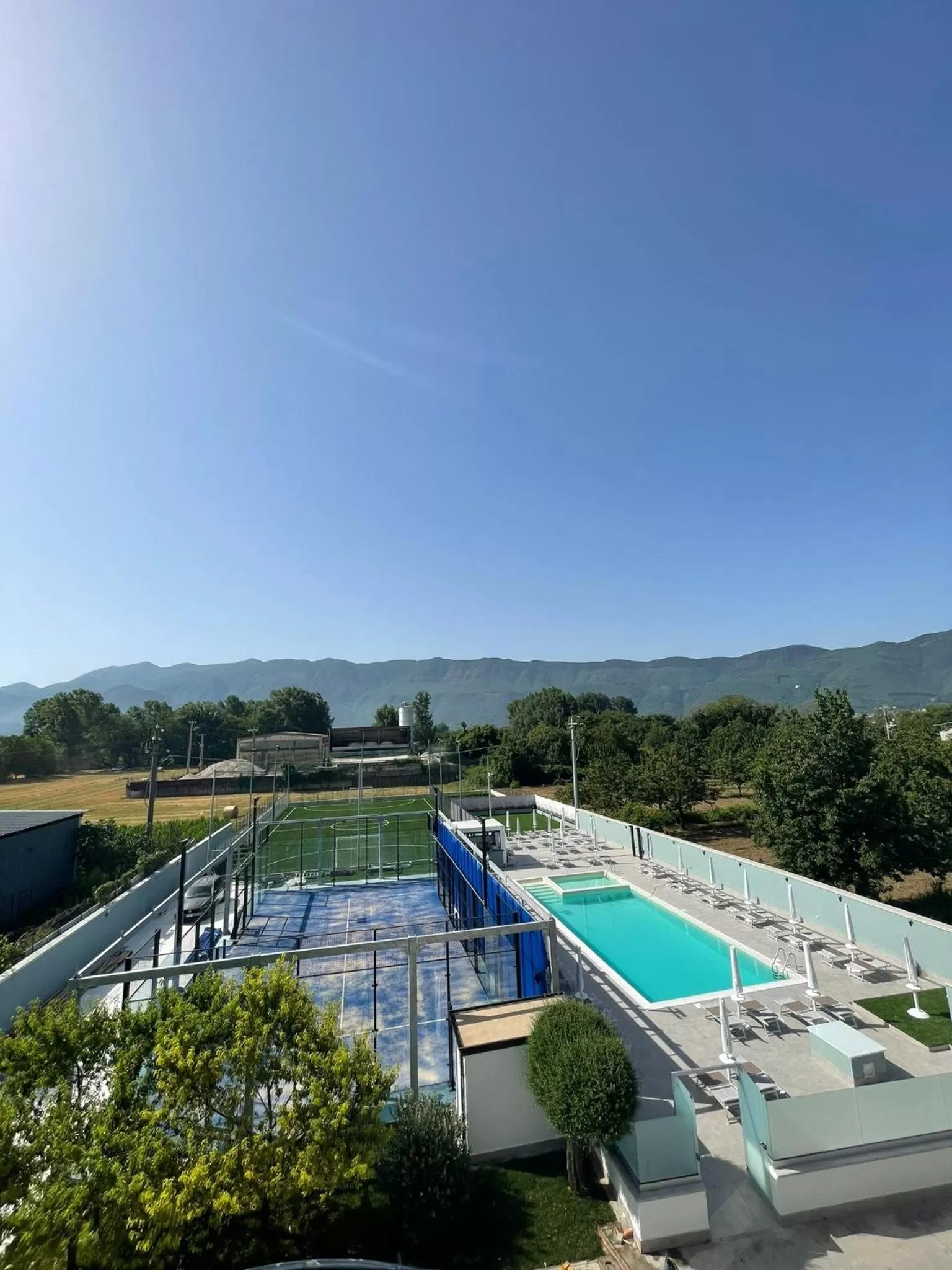 Pool View in Montesarchiorooms