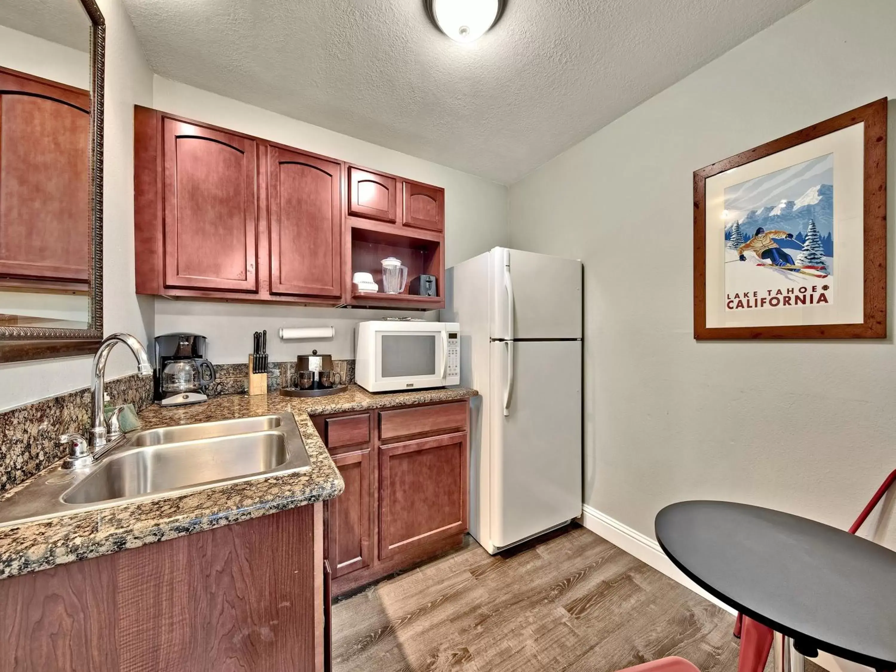 Kitchen or kitchenette in Heavenly Inn Lake Tahoe