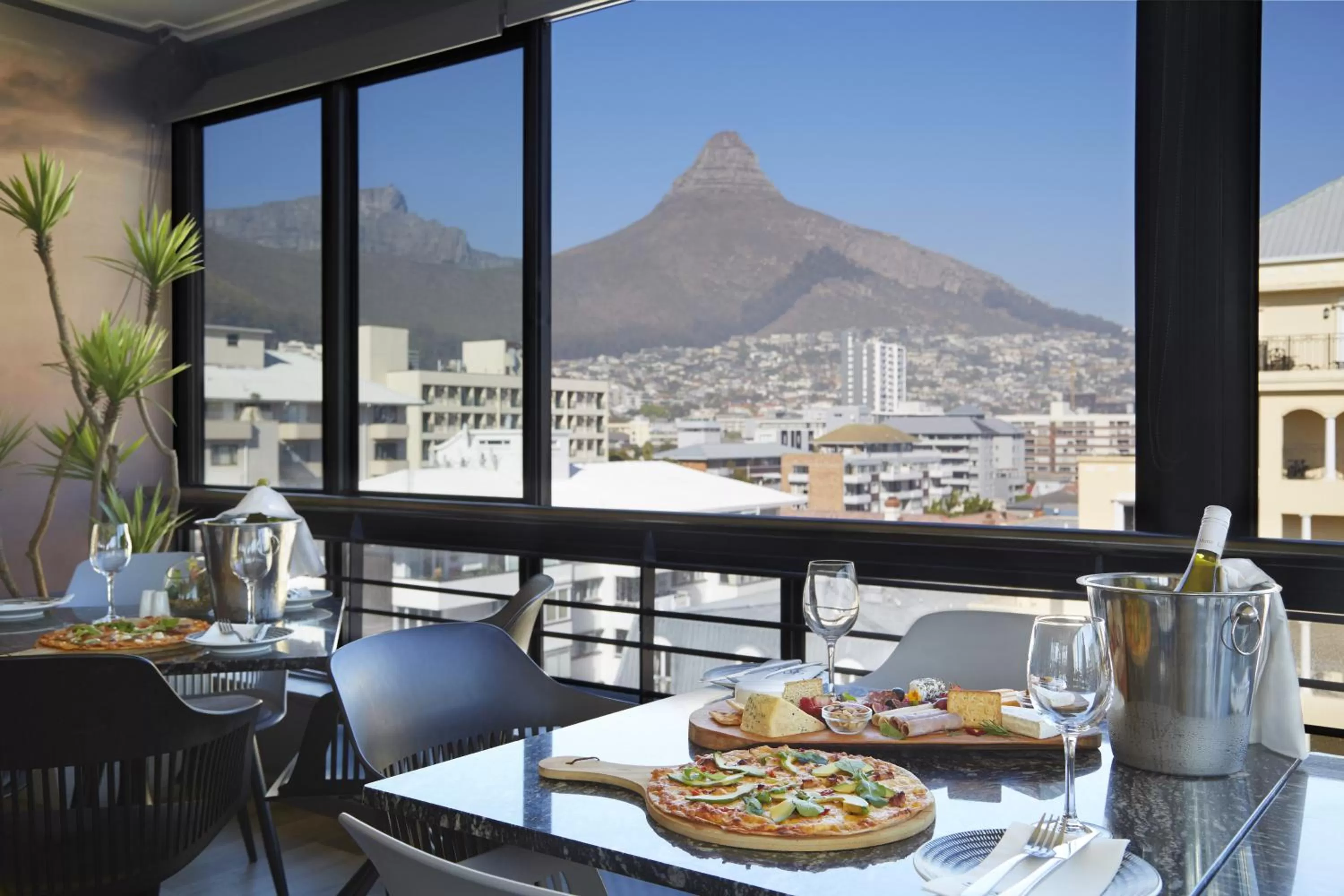 Restaurant/places to eat in The Hyde All Suite Hotel