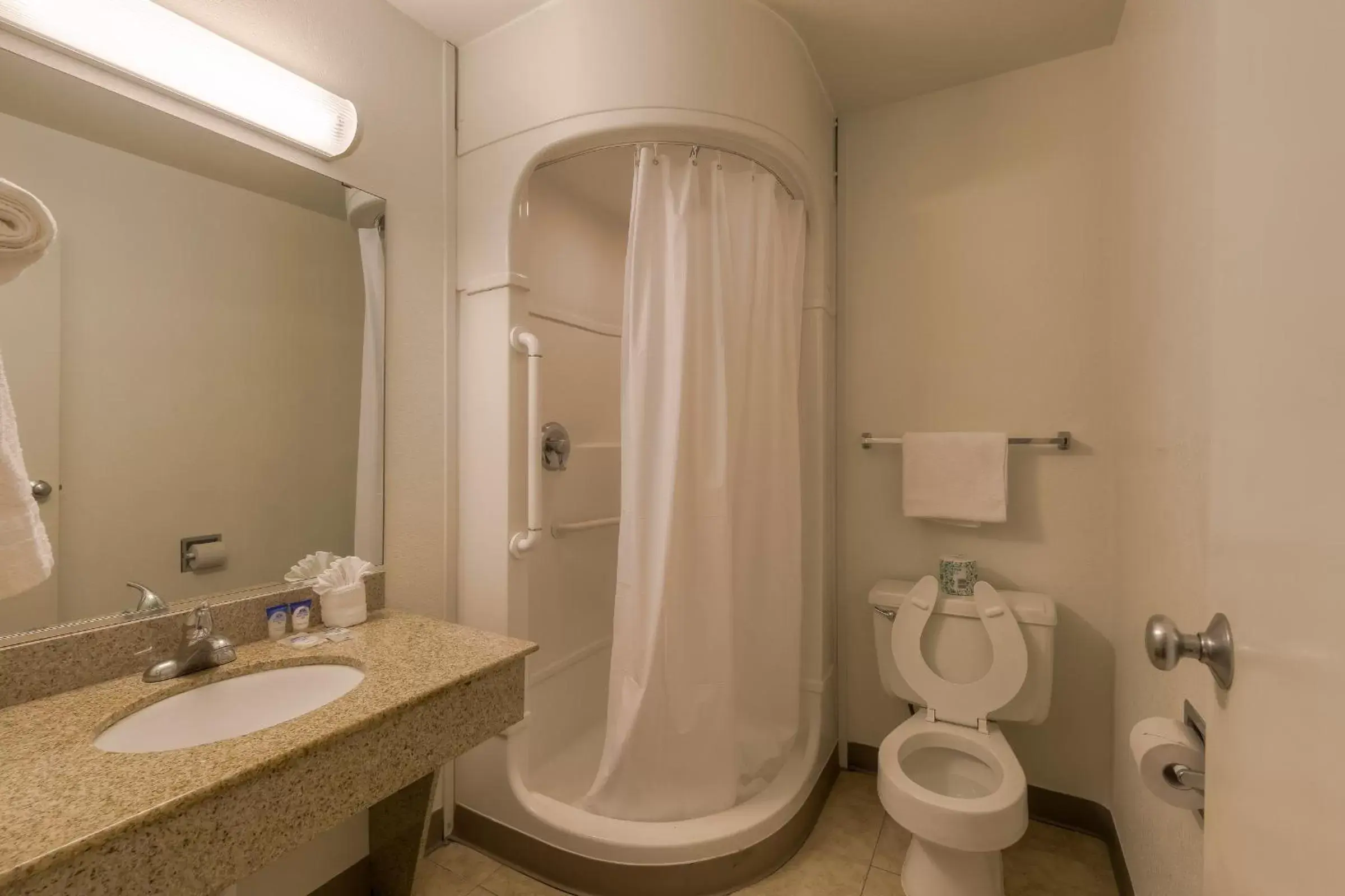 Shower, Bathroom in Americas Best Value Inn Amarillo Airport/Grand Street