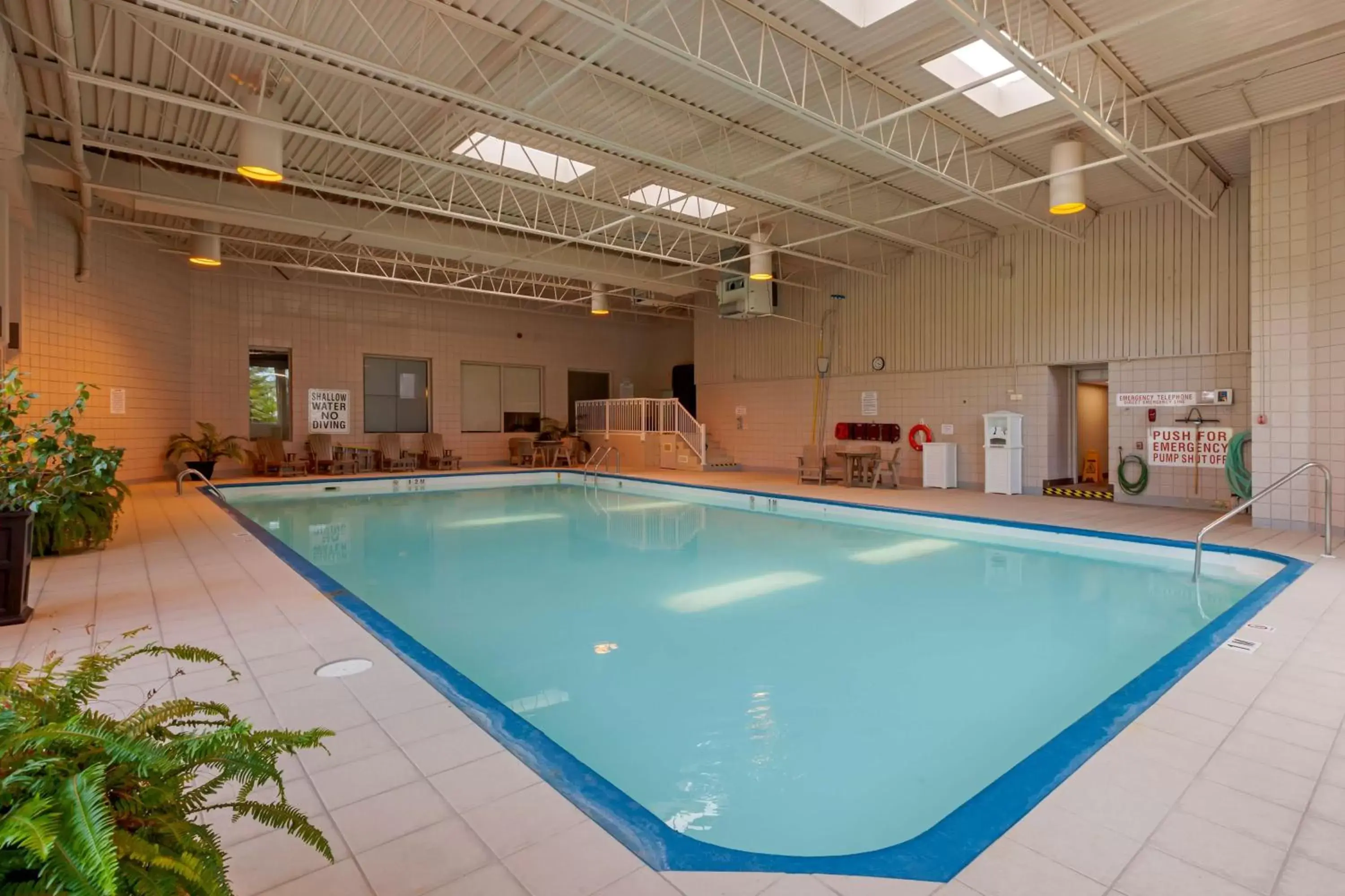 Pool view, Swimming Pool in Best Western Plus Mariposa Inn & Conference Centre