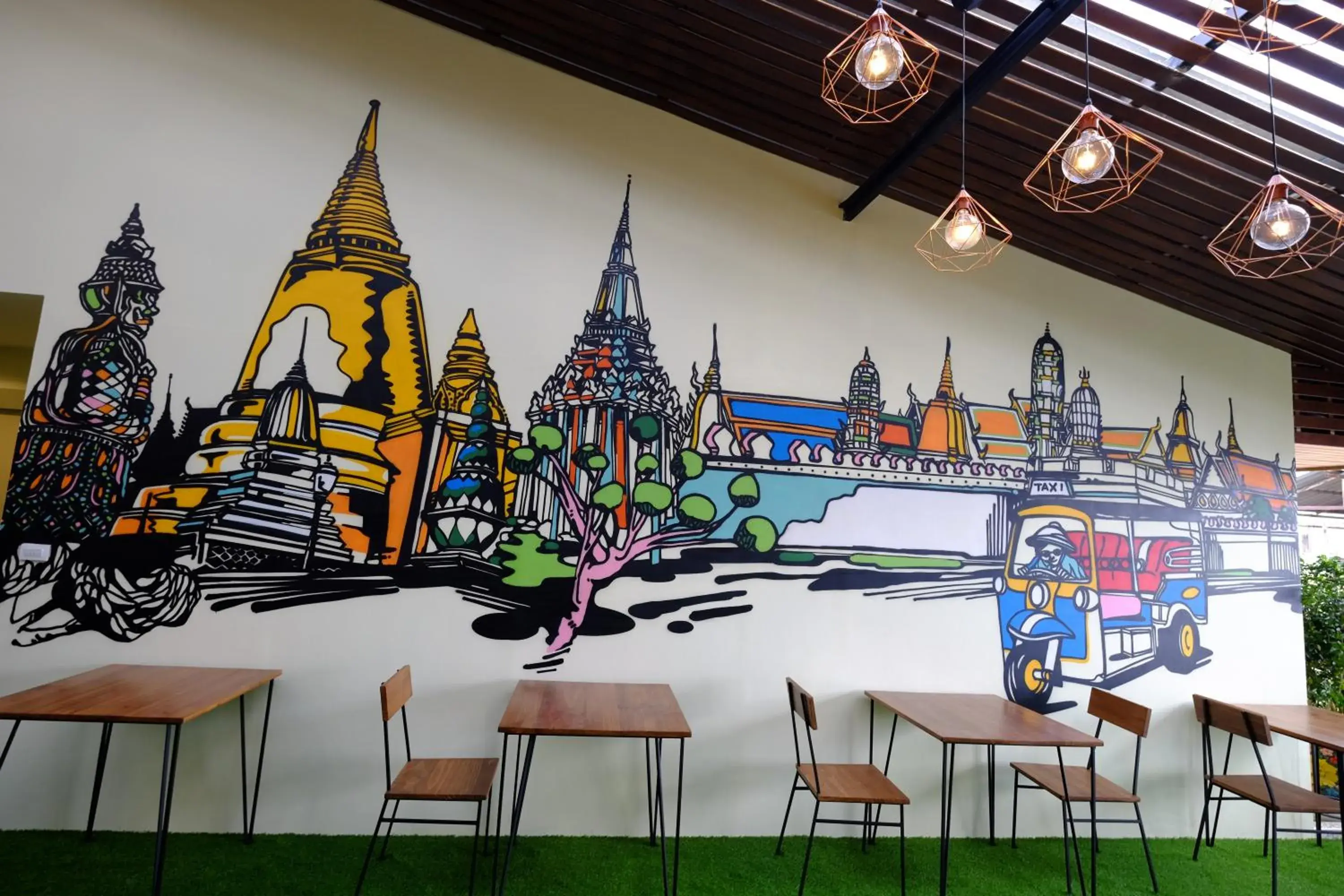 Restaurant/places to eat in Siri Poshtel Bangkok (SHA Extra Plus)
